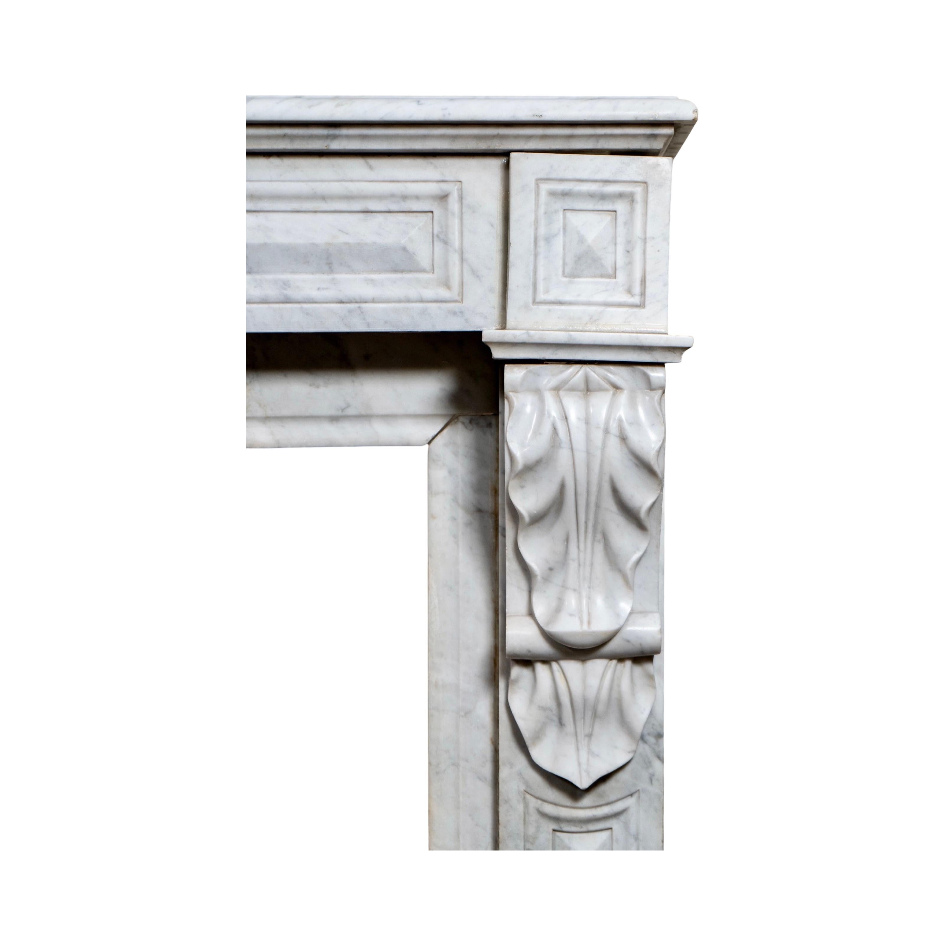 Repisa de mármol blanco veteado de Carrara Antique French Mármol de Carrara en venta