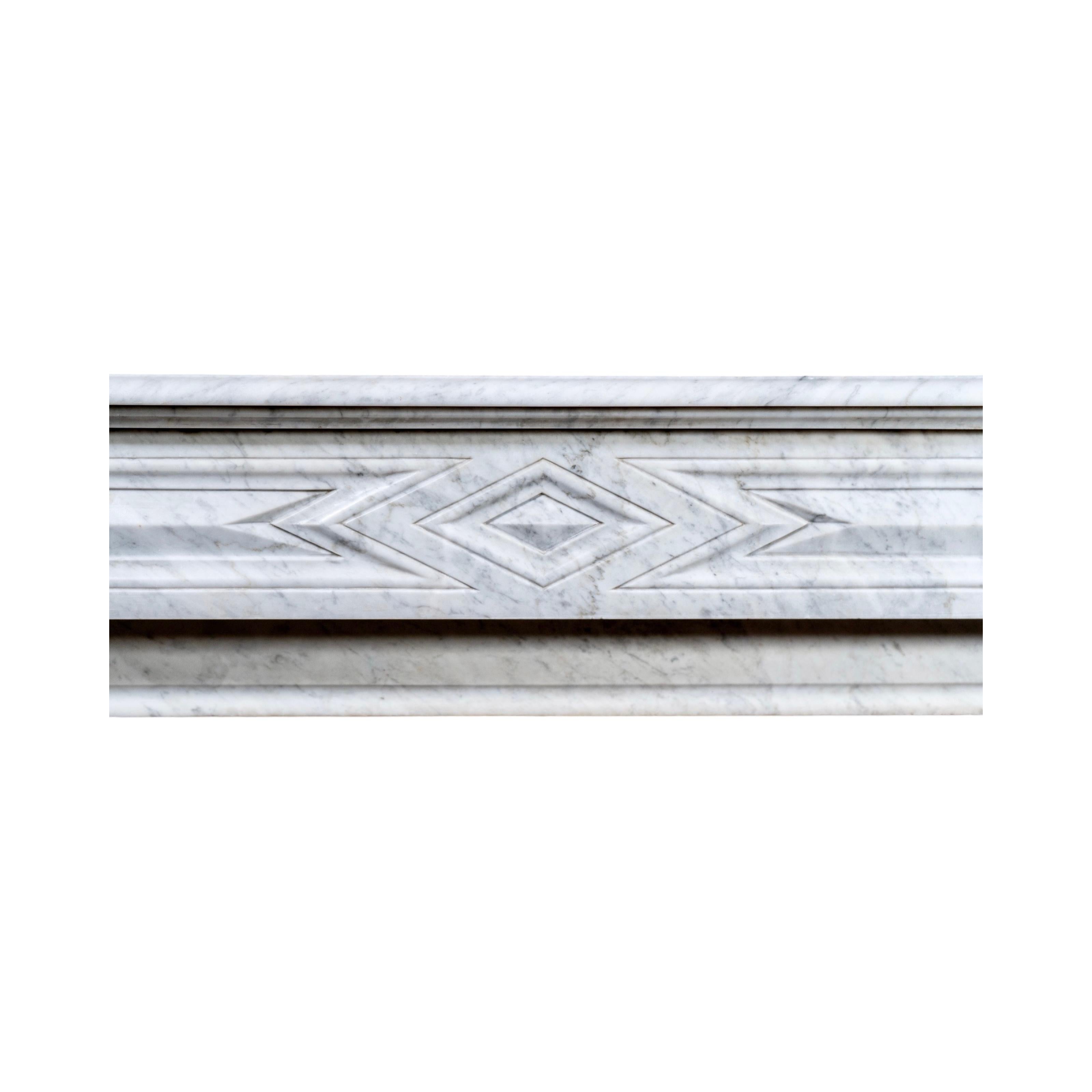 Repisa de mármol blanco veteado de Carrara Antique French en venta 3
