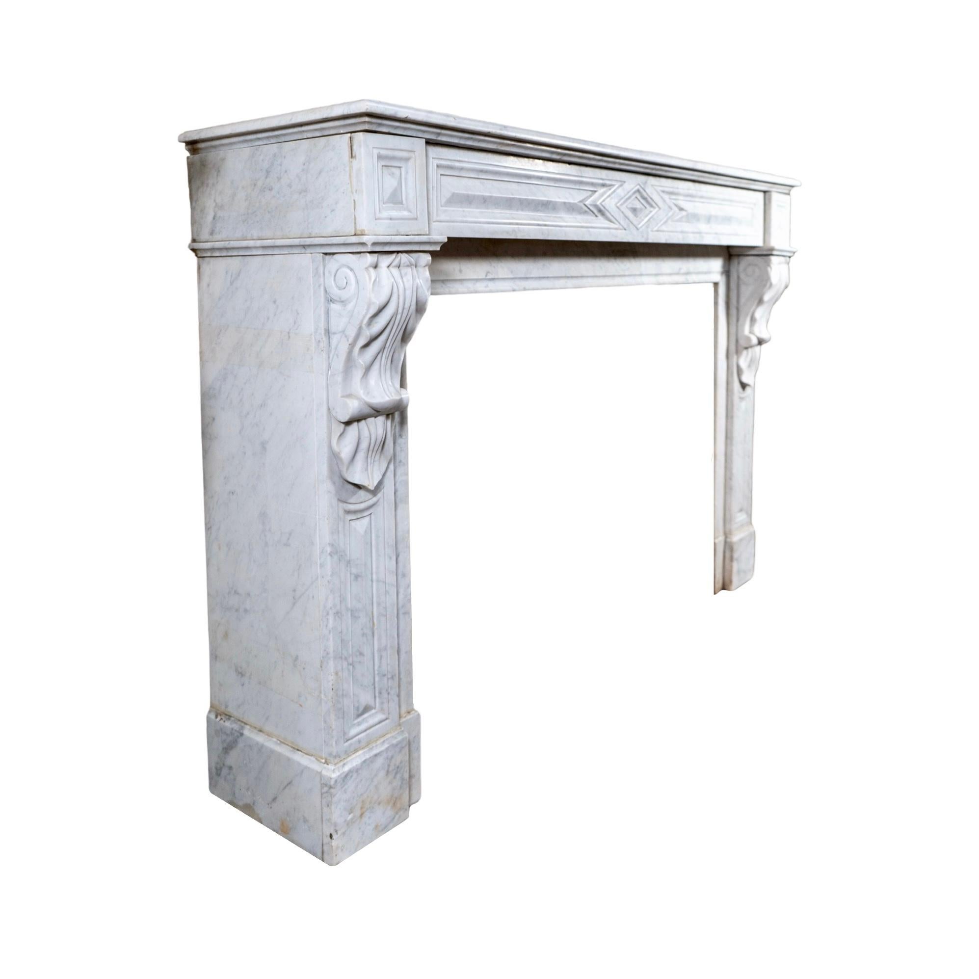 Repisa de mármol blanco veteado de Carrara Antique French en venta 4