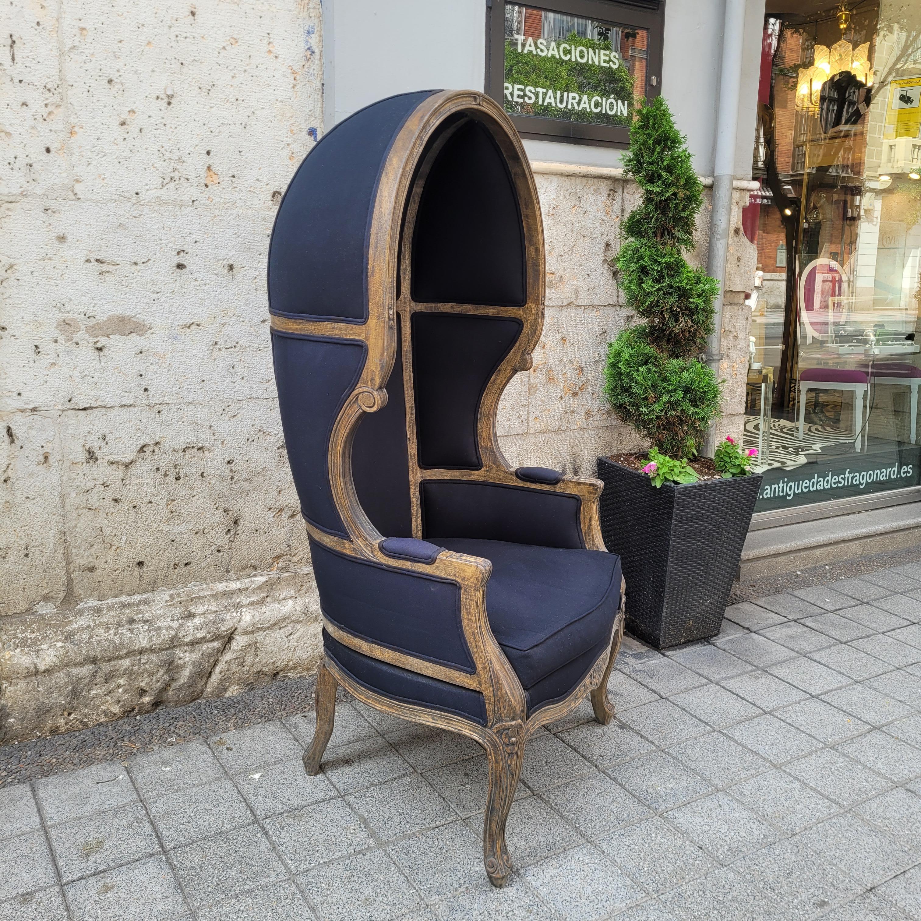 French Carriage, Porter Gray armchair Louis XV style, washed wood For Sale 1