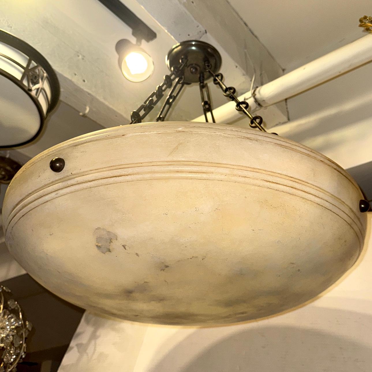 Luminaire en albâtre sculpté français en vente 2