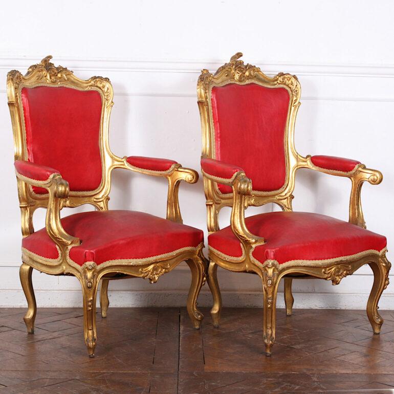 Geschnitzte und vergoldete Stühle im Louis XV.-Stil im Angebot 4