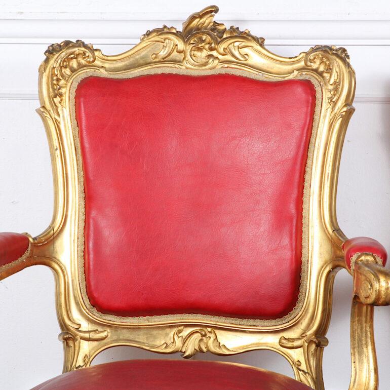 Geschnitzte und vergoldete Stühle im Louis XV.-Stil im Angebot 2