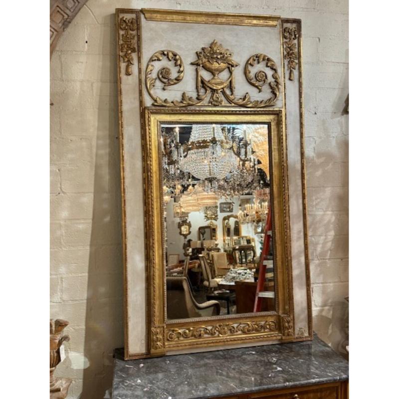 Miroir Trumeau sculpté et parcellaire doré en vente 3