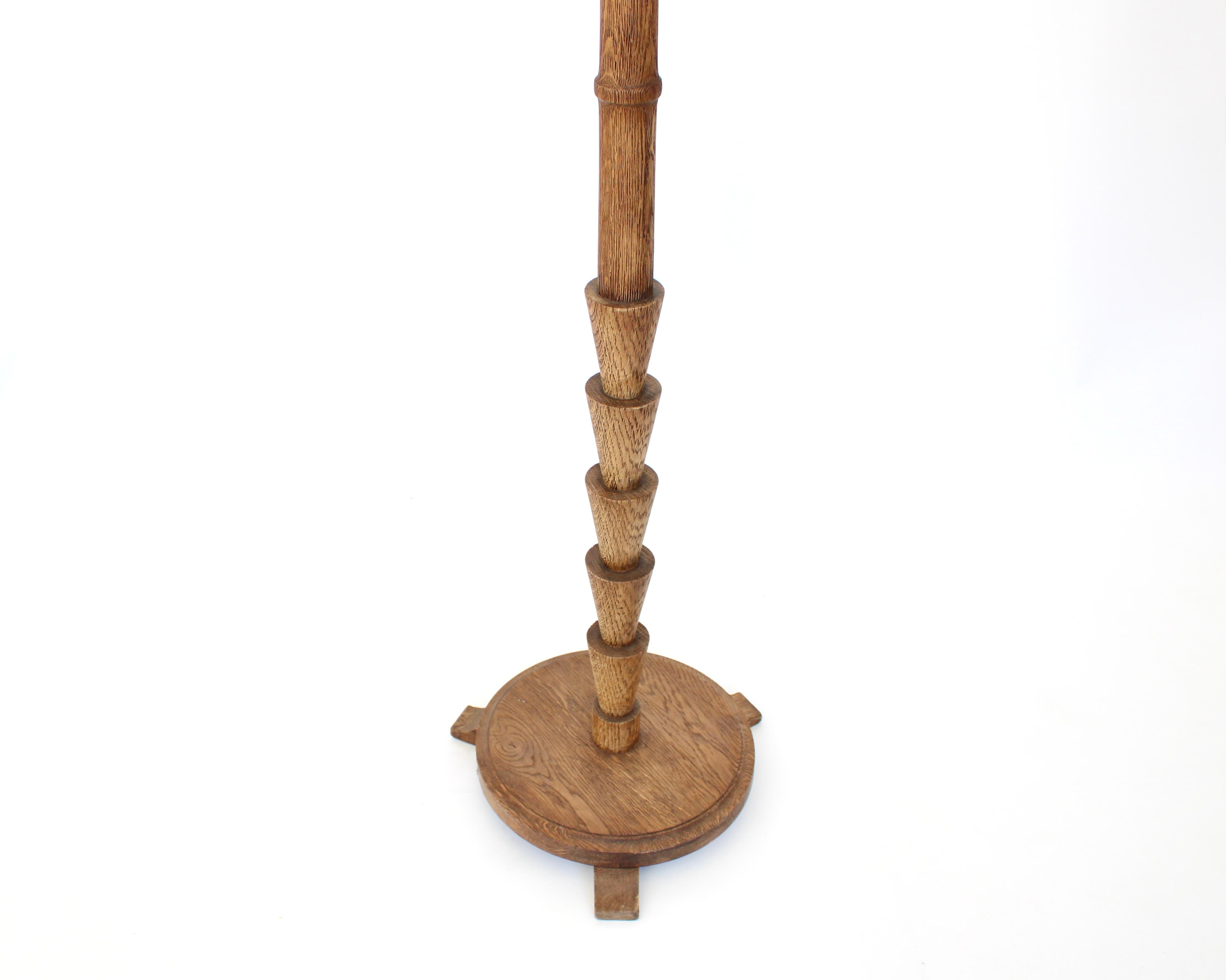 French Carved And Turned Raw Wire Brushed Oak Floor Lamp  France, circa 1940 For Sale 5