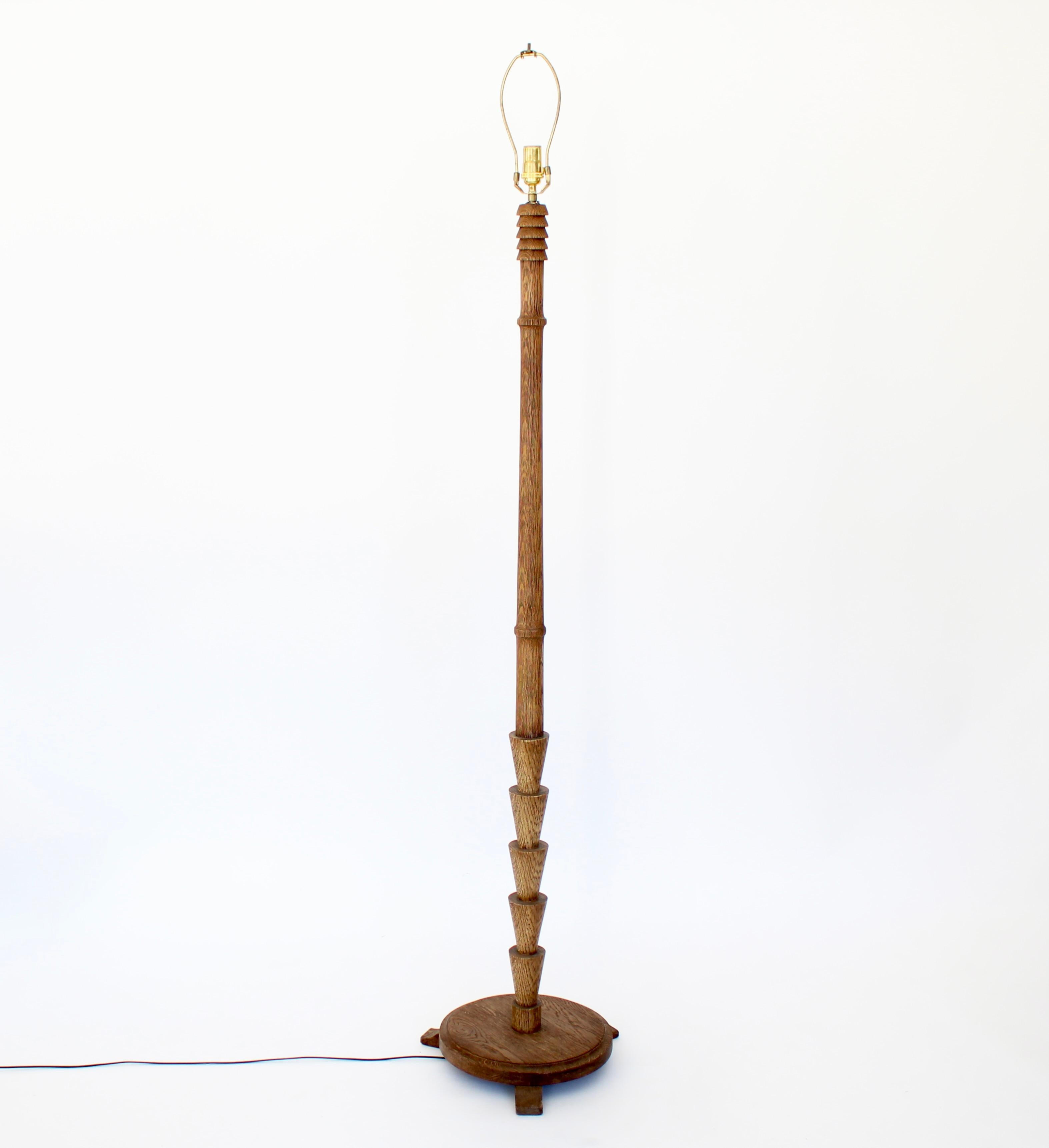 French Carved And Turned Raw Wire Brushed Oak Floor Lamp  France, circa 1940 In Good Condition For Sale In Chicago, IL