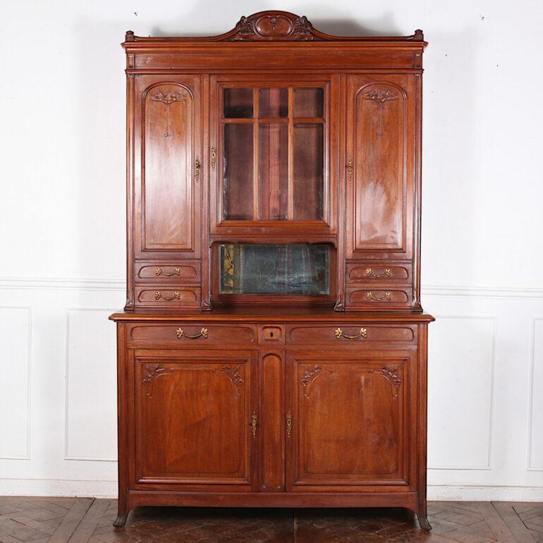 French carved mahogany buffet ‘deux corps’. The top features cabinets and four small fitted drawers, while the base has a pair of drawers over cabinet storage. Finely-carved Art Nouveau details throughout, and lovely gilt bronze pulls and key