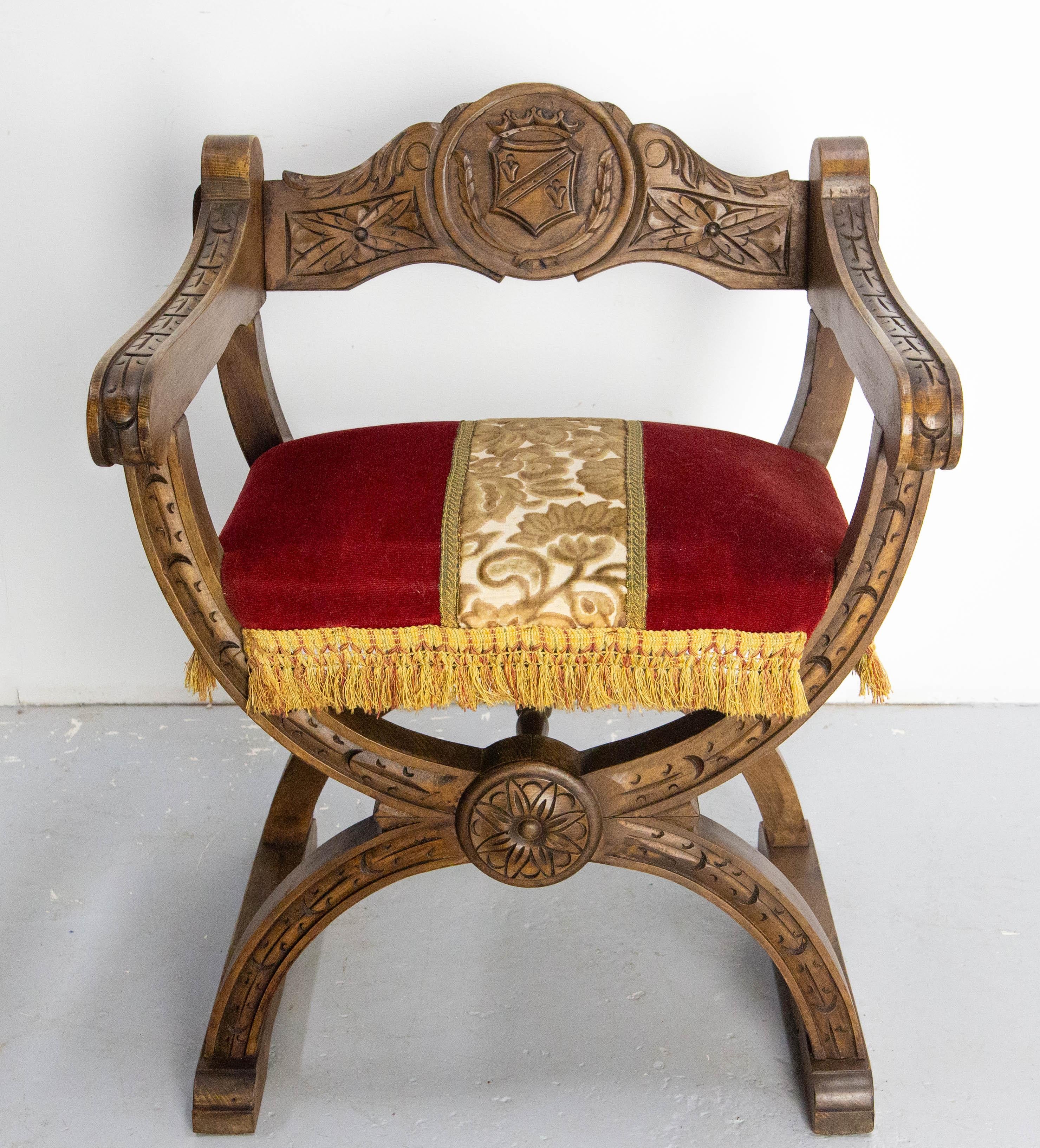 French beech  armchair. This type of armchair is called a curule armchair, in reference to the Roman period, or a Dagobert armchair.
The beech parts are hand-carved
Made circa 1960
Good condition, solid and sound

Shipping :
53 / 62 / 76 cm 10.5 kg.