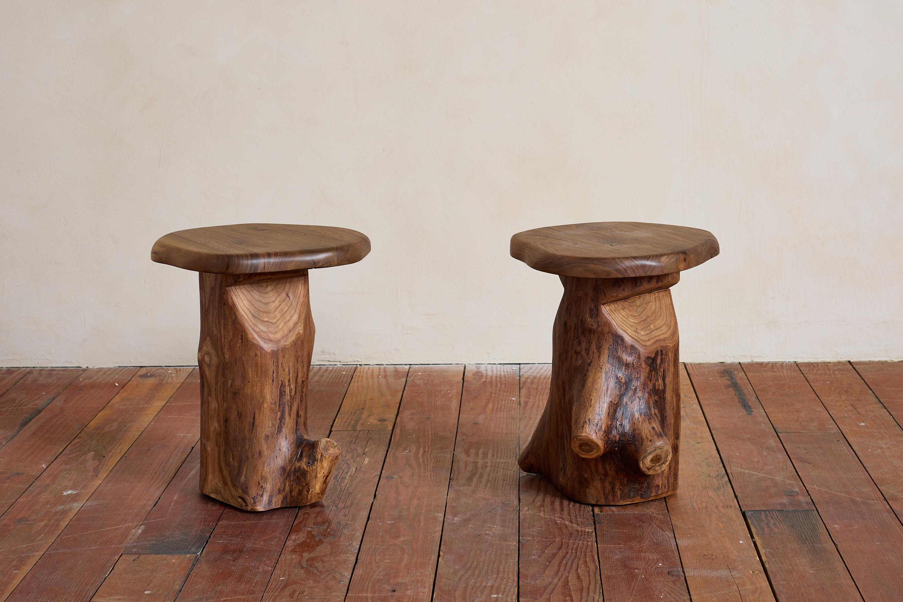 Tabourets brutalistes sculptés français en vente 1
