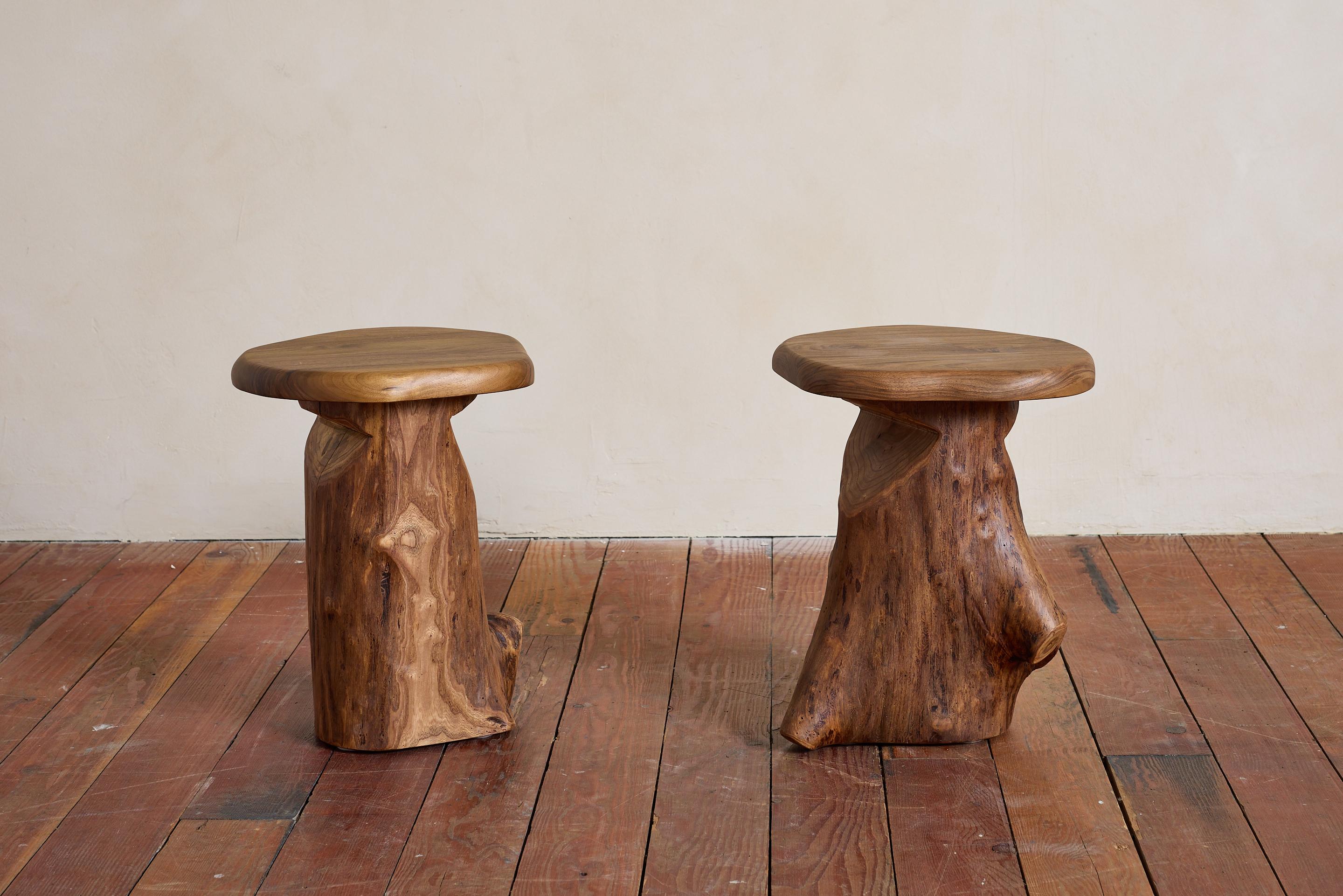 Tabourets brutalistes sculptés français en vente 2