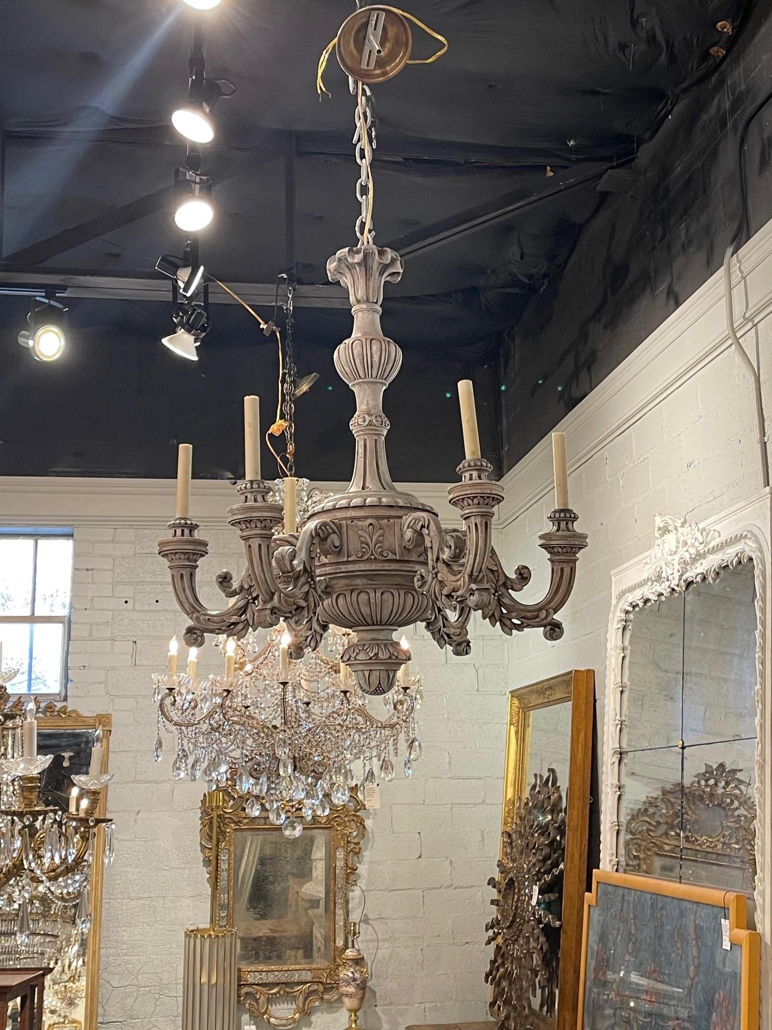 French Carved Chandelier In Good Condition For Sale In Dallas, TX