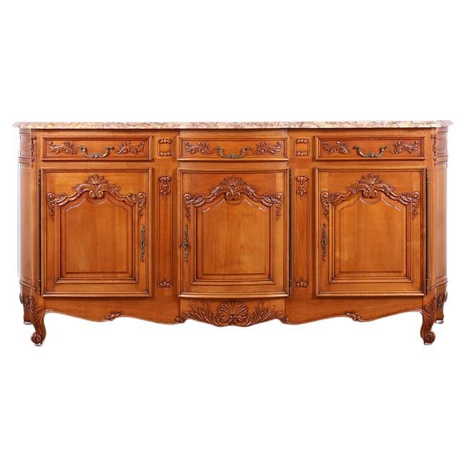 Buffet francese in ciliegio intagliato in stile Luigi XV con piano in marmo