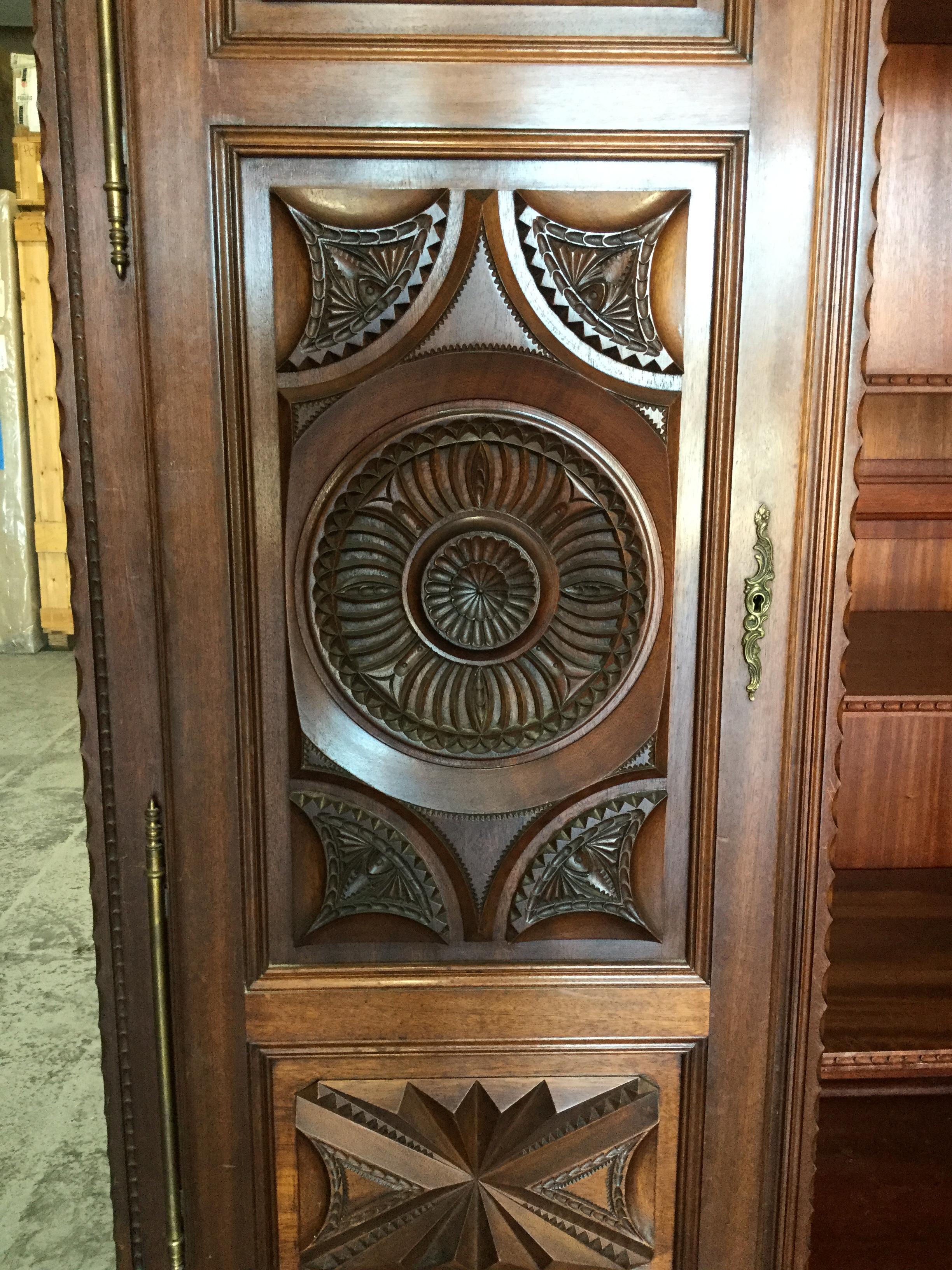 French Carved Chestnut Bookcase/Armoire In Good Condition In Livingston, NJ