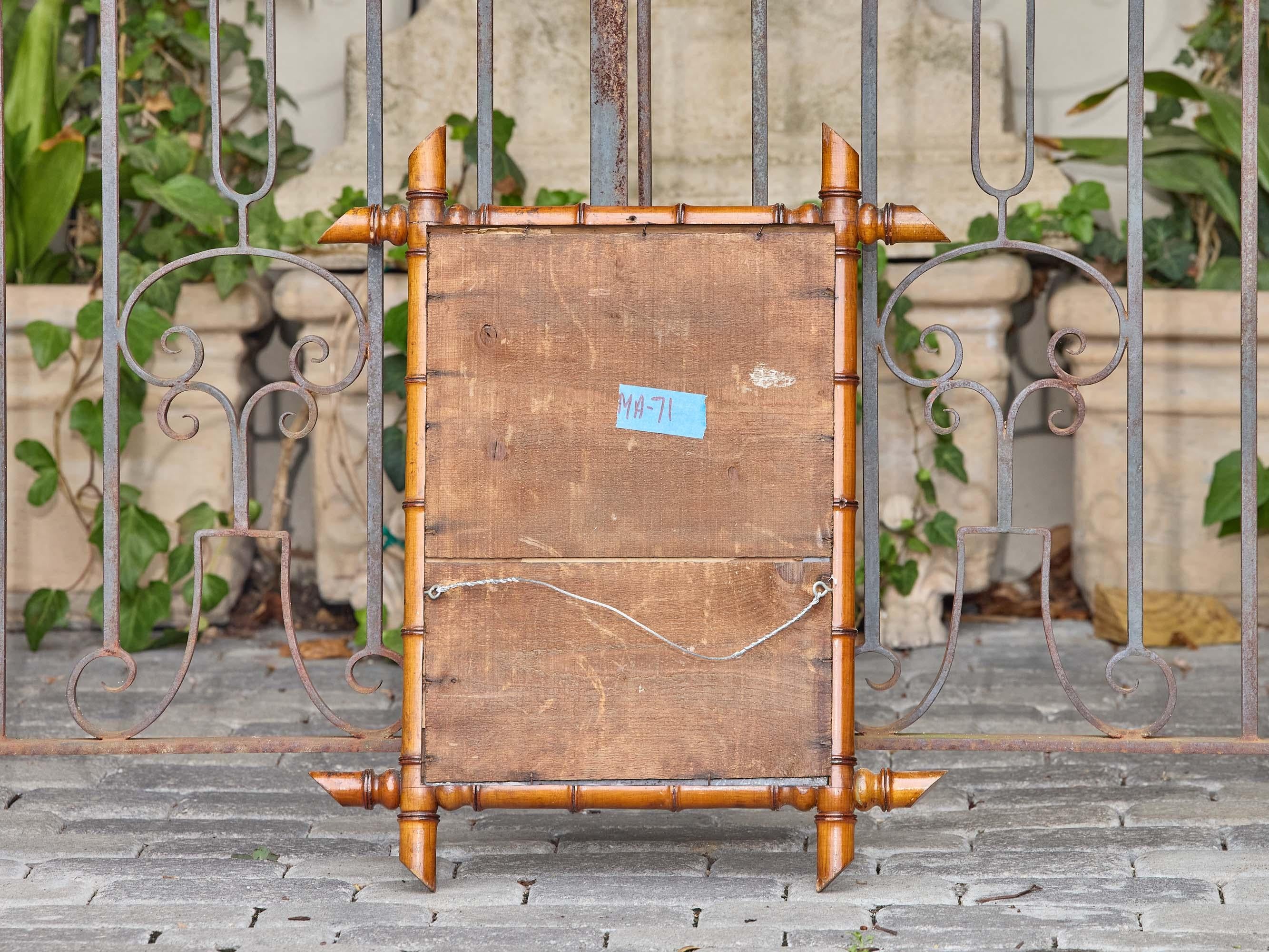 Imitation bambou Miroir mural en faux bambou sculpté avec coins à épis, vers 1900 en vente