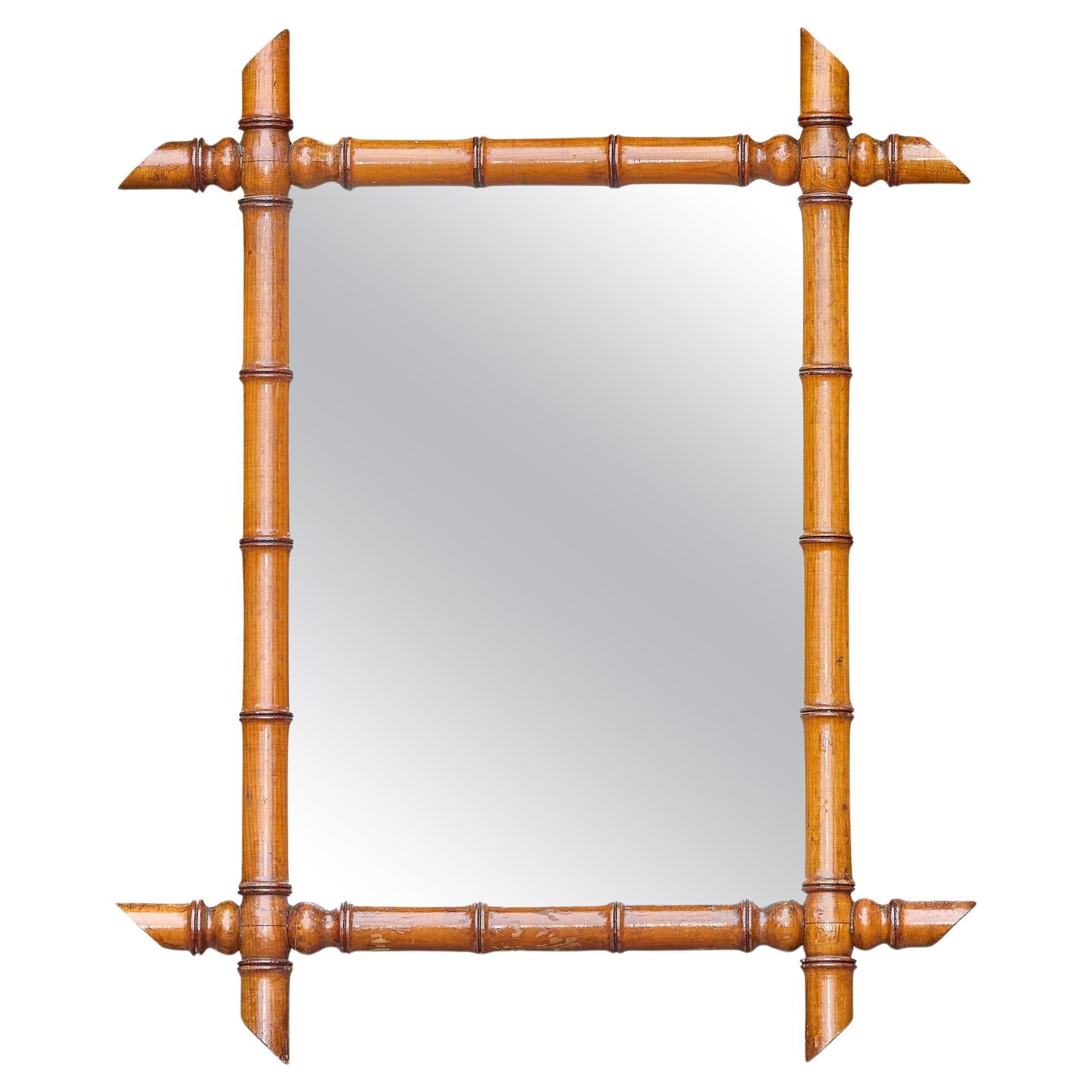 Specchio da parete francese in finto bambù intagliato con angoli a forma di pinna, circa 1900