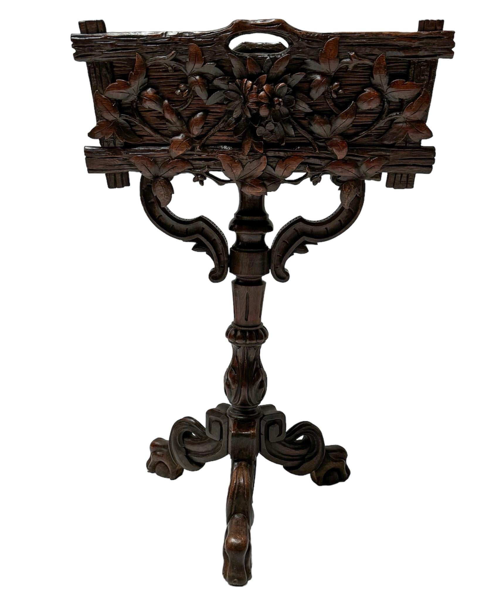French Carved Fruitwood  Black Forest Planter or Jardiniiere, 1880s In Good Condition For Sale In Amsterdam, NL