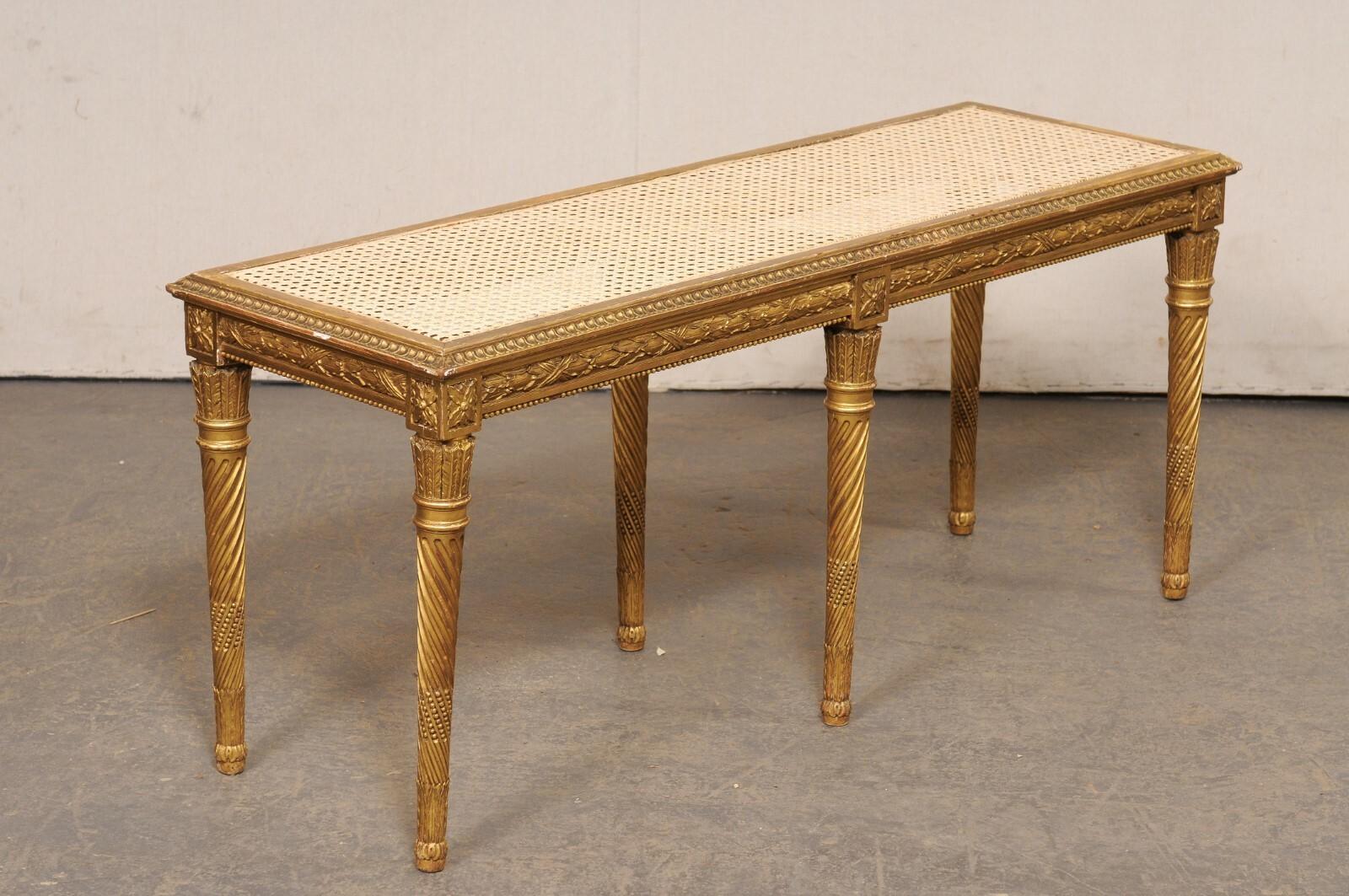 Banc français en bois sculpté et doré avec sièges en rotin, début du 20e siècle en vente 2