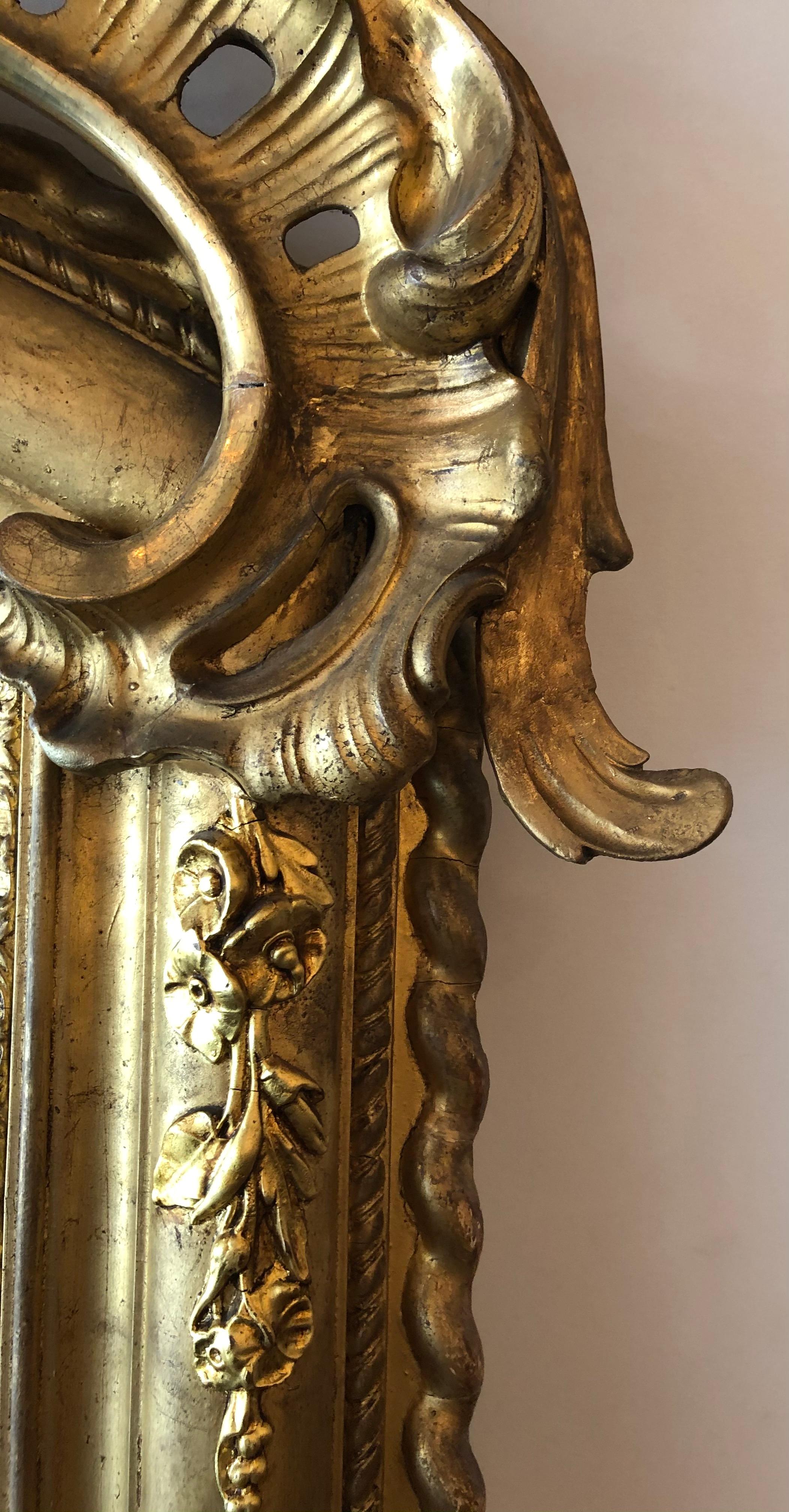 French Carved Gilt Wood Mirror In Excellent Condition For Sale In Dallas, TX