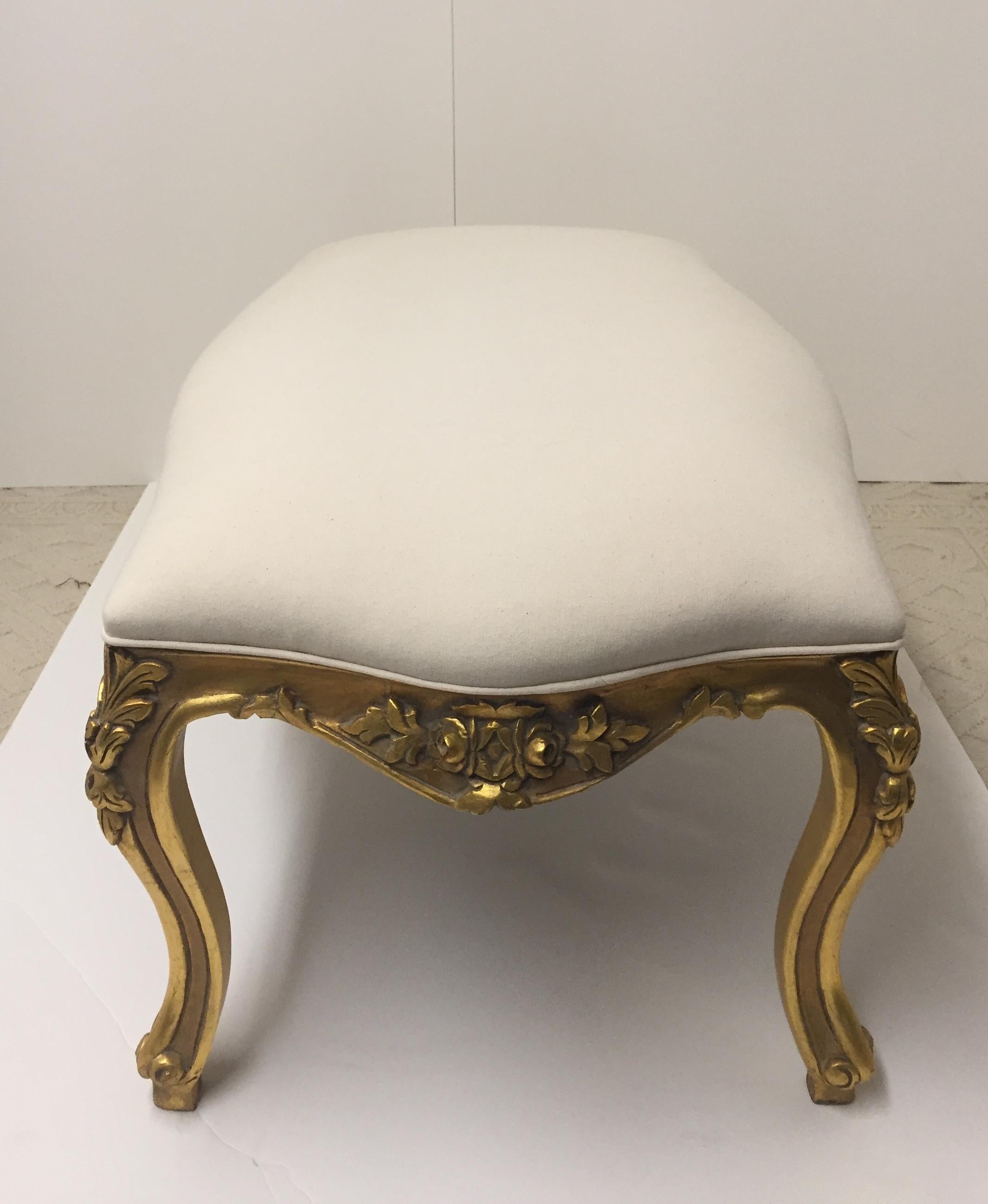 French Carved Giltwood Bench with New Cotton Duck Upholstery In Excellent Condition For Sale In Hopewell, NJ