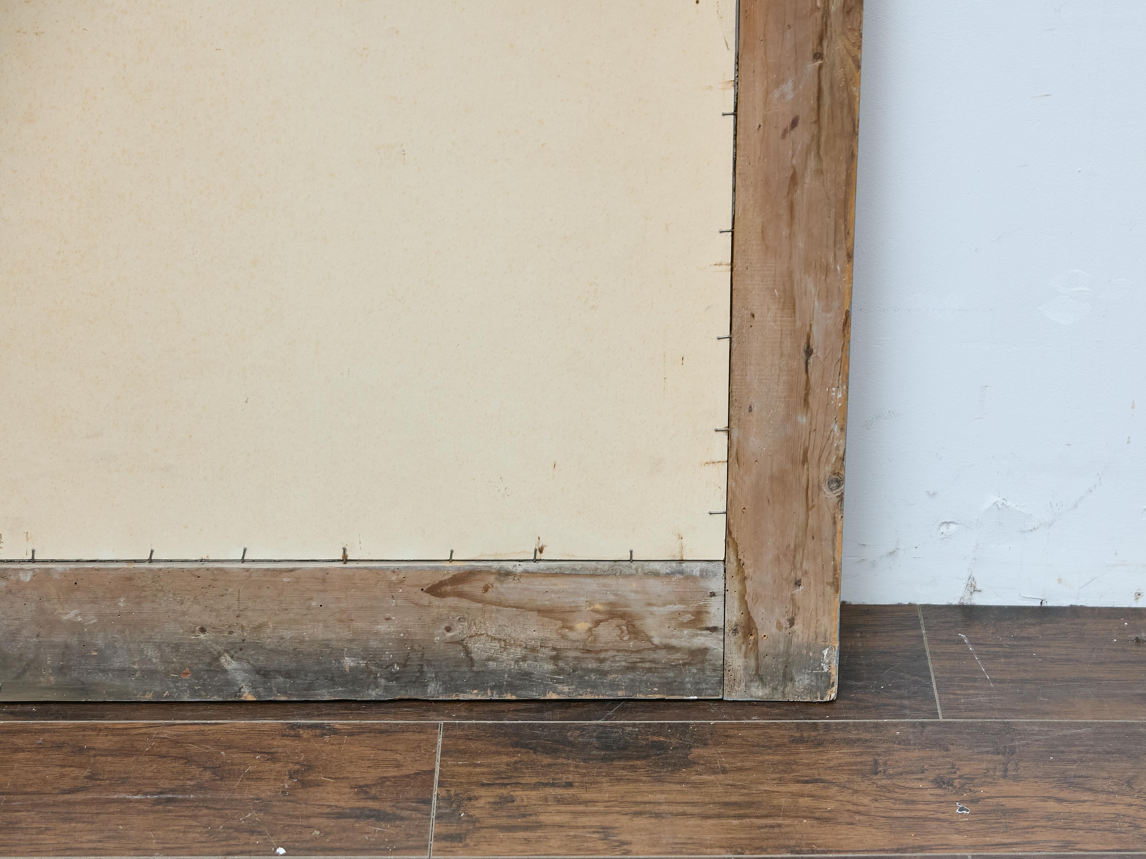 Espejo francés tallado en madera dorada con marco de madera pintada clara, hacia 1920 en venta 7