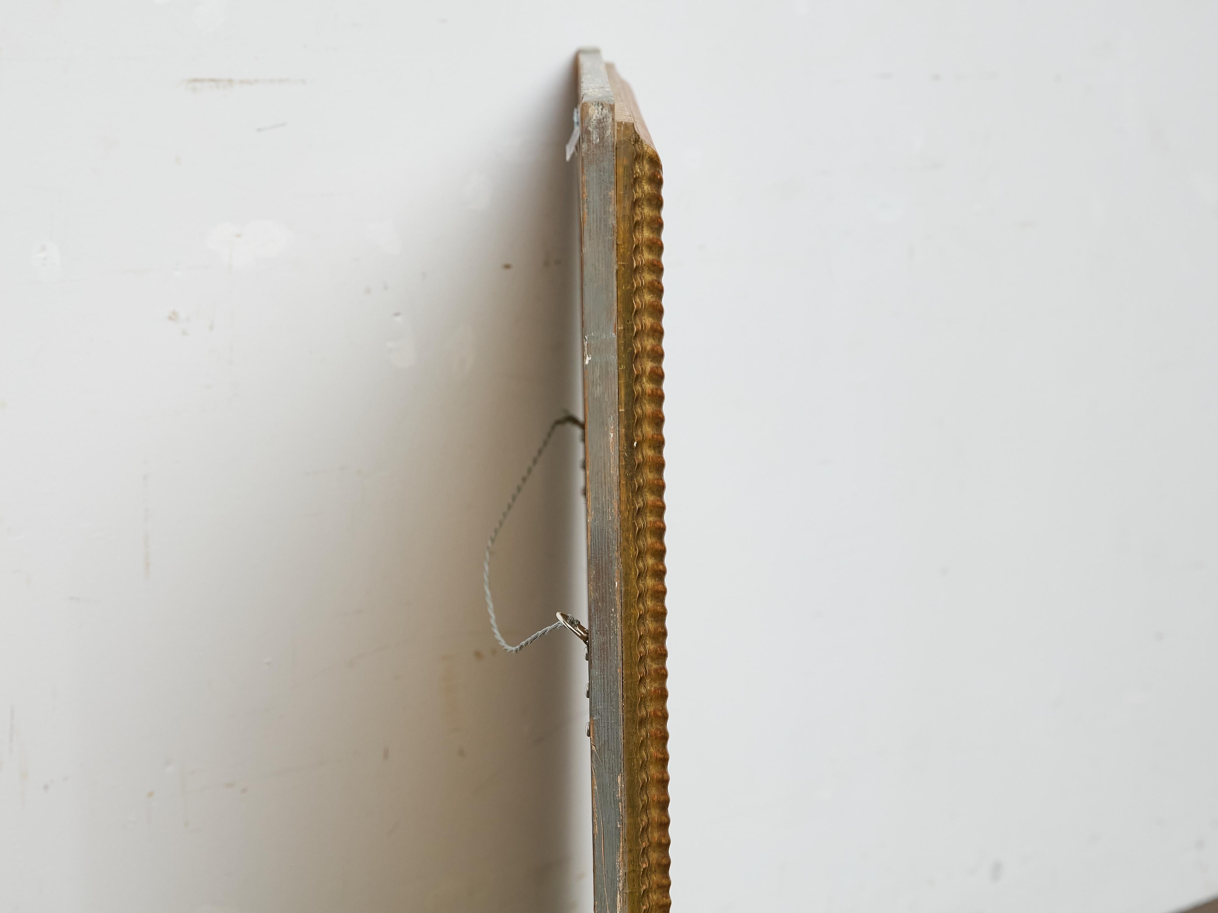 Espejo francés tallado en madera dorada con marco de madera pintada clara, hacia 1920 en venta 3