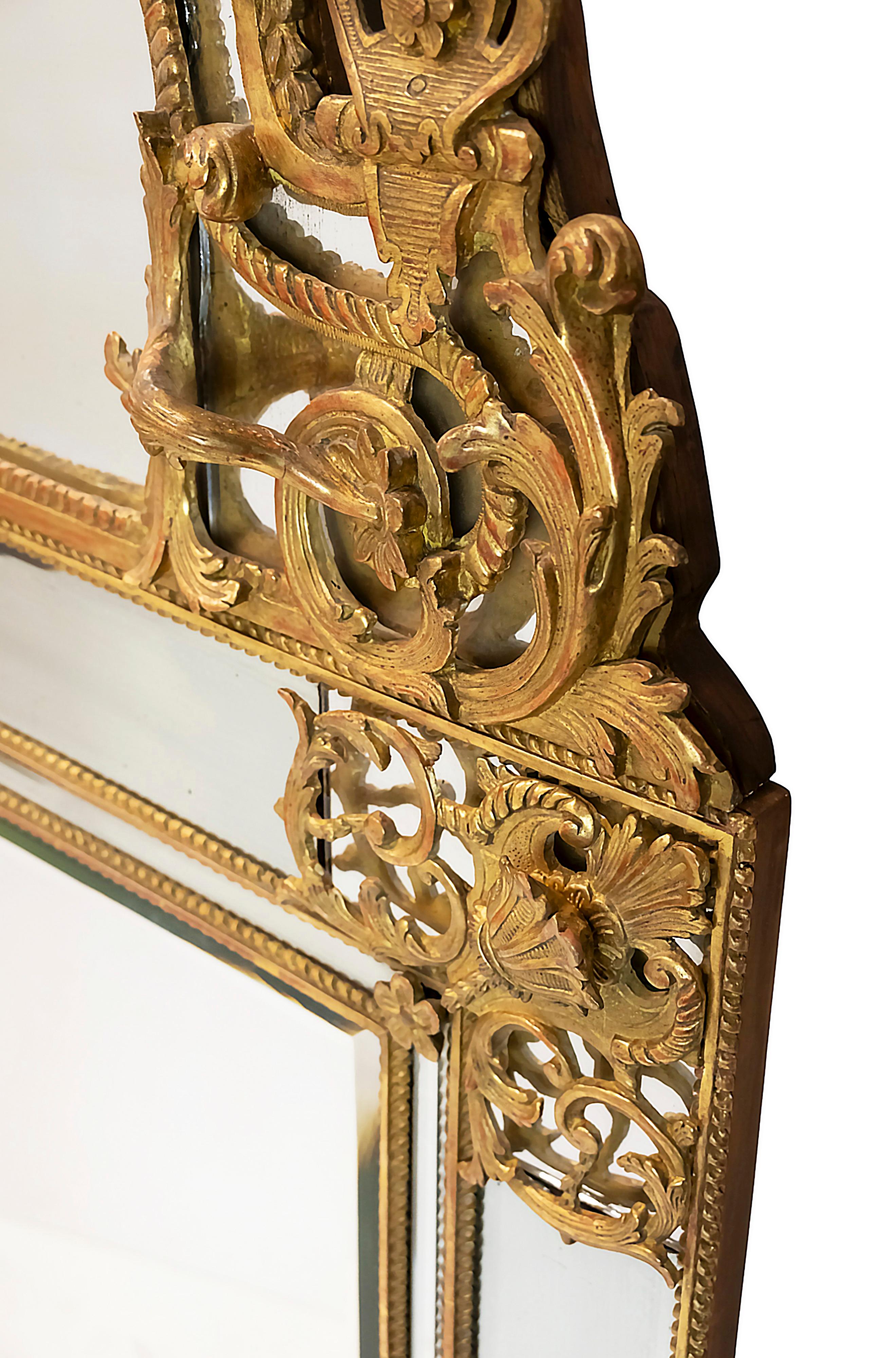 Miroir mural en bois doré sculpté, XVIIIe siècle Période Régence Bon état - En vente à Vilnius, LT