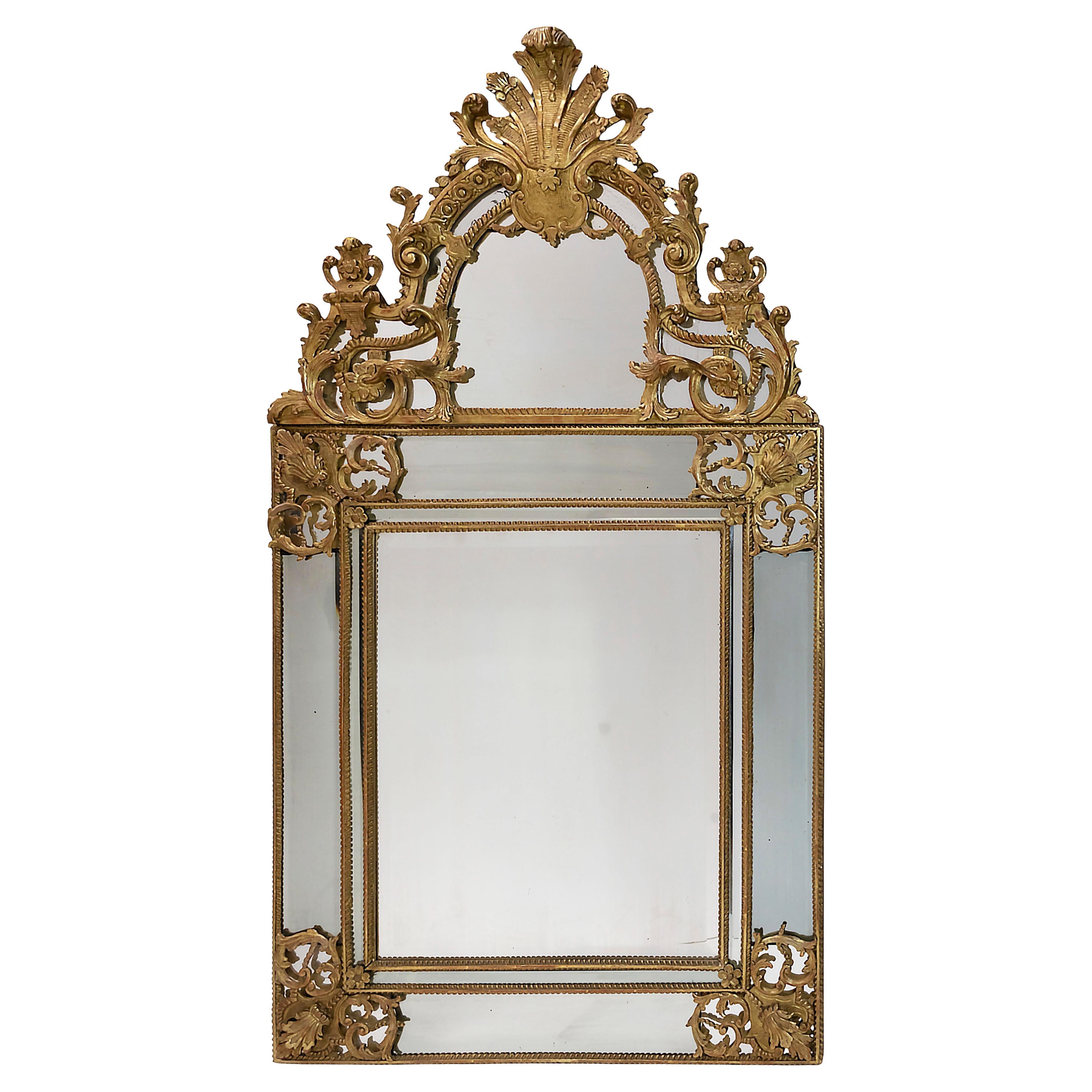 Specchio da parete francese in legno dorato intagliato, 18° secolo, periodo Régence