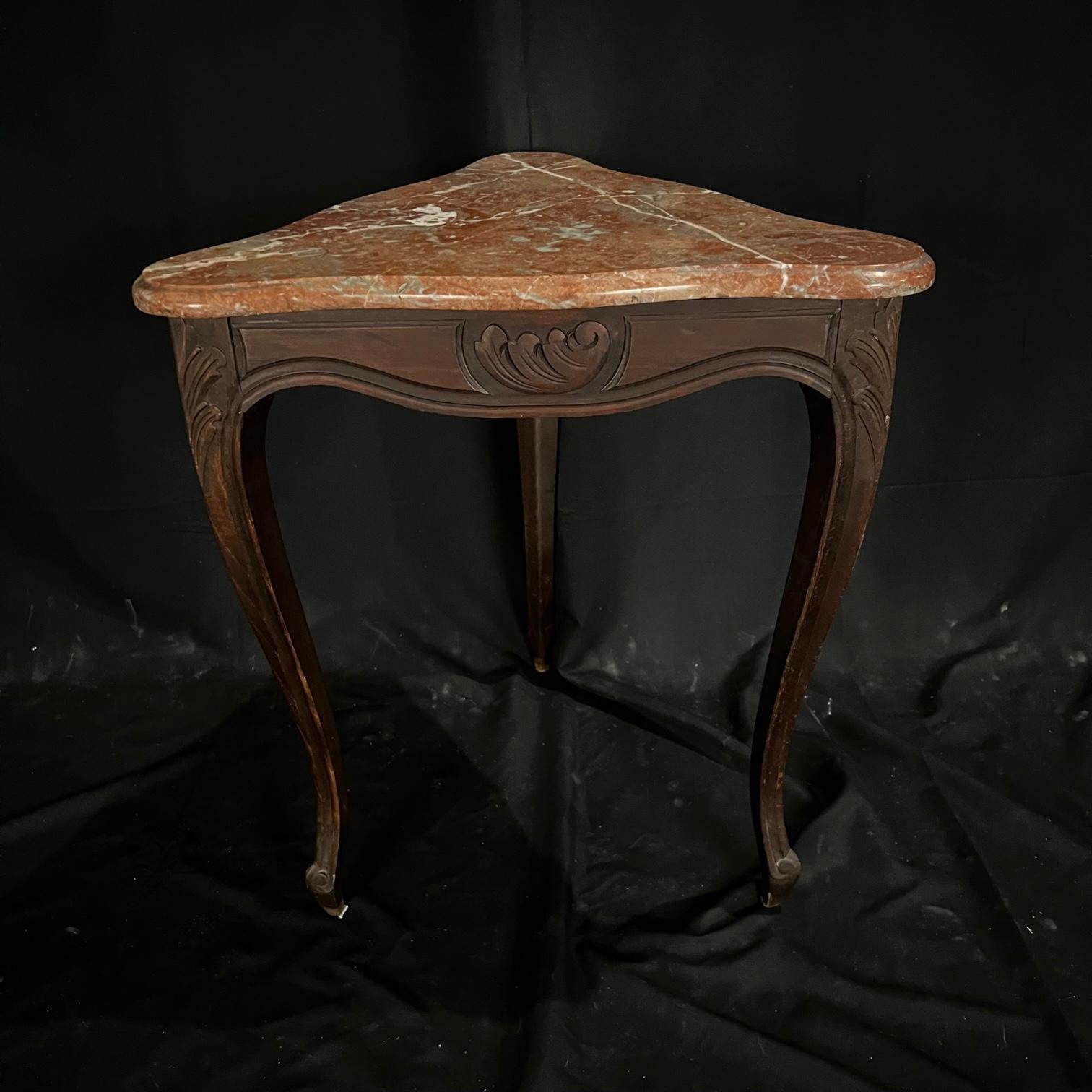  French Carved Louis XV Triangular Marble Top Side Table In Good Condition For Sale In Hopewell, NJ