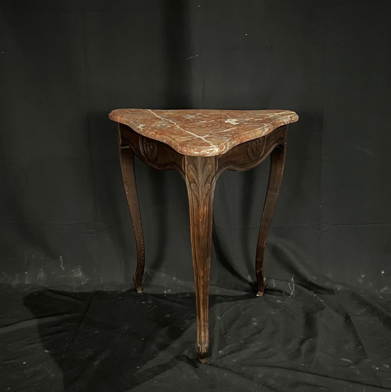  French Carved Louis XV Triangular Marble Top Side Table For Sale 1