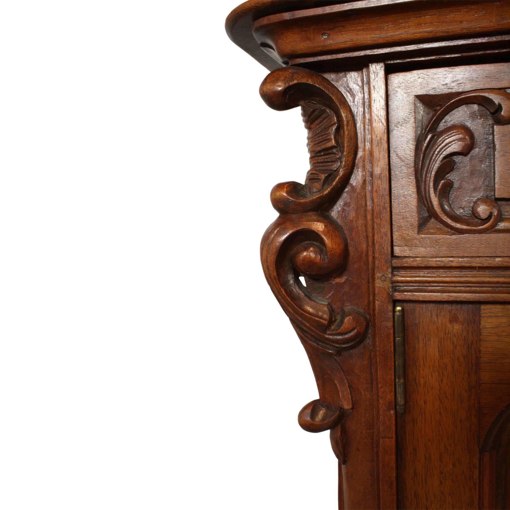 Early 20th Century French Carved Louis XV Walnut China Buffet, circa 1900