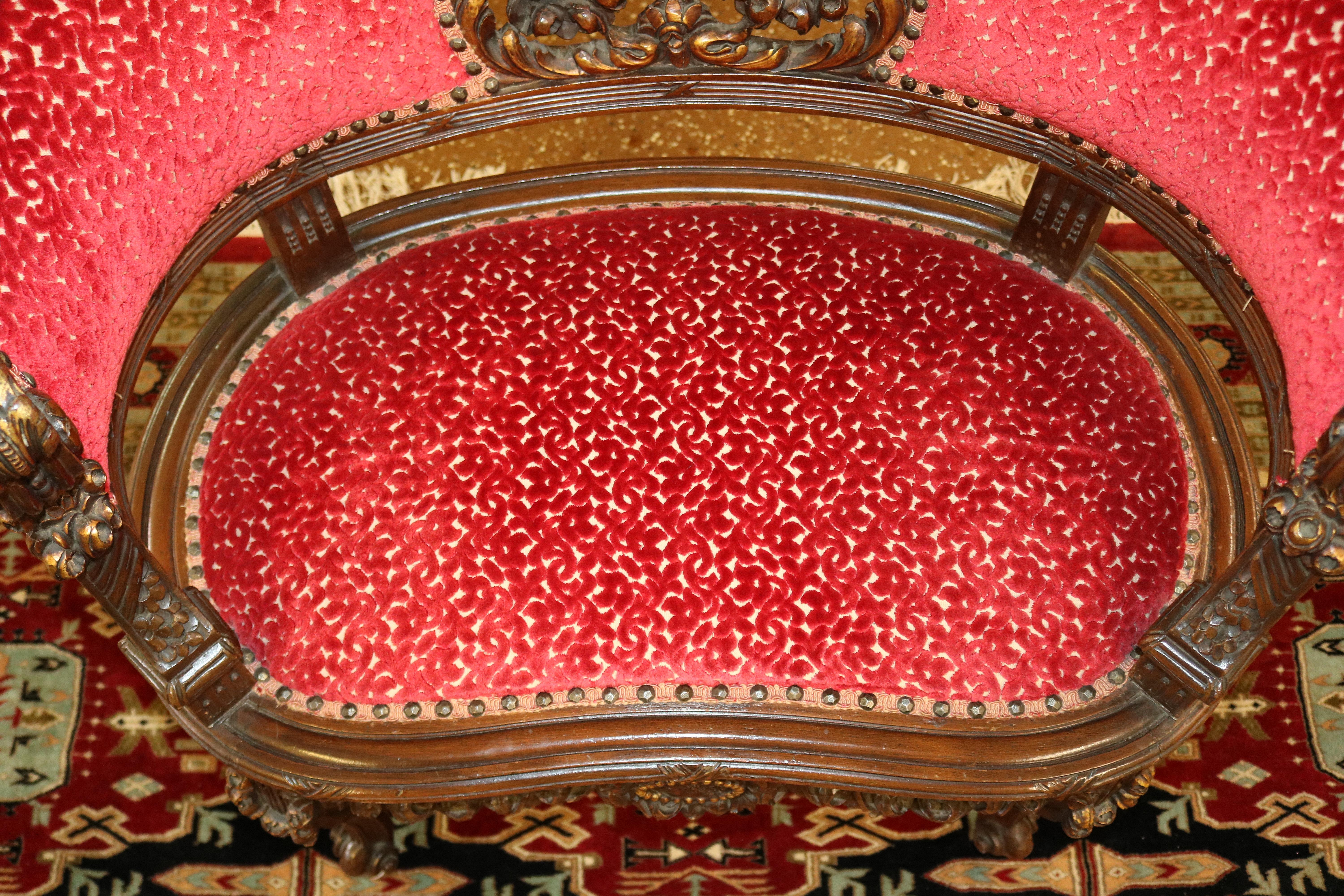 French Carved Mahogany Early 20th Century Red Fabric Boudoir Settee 7