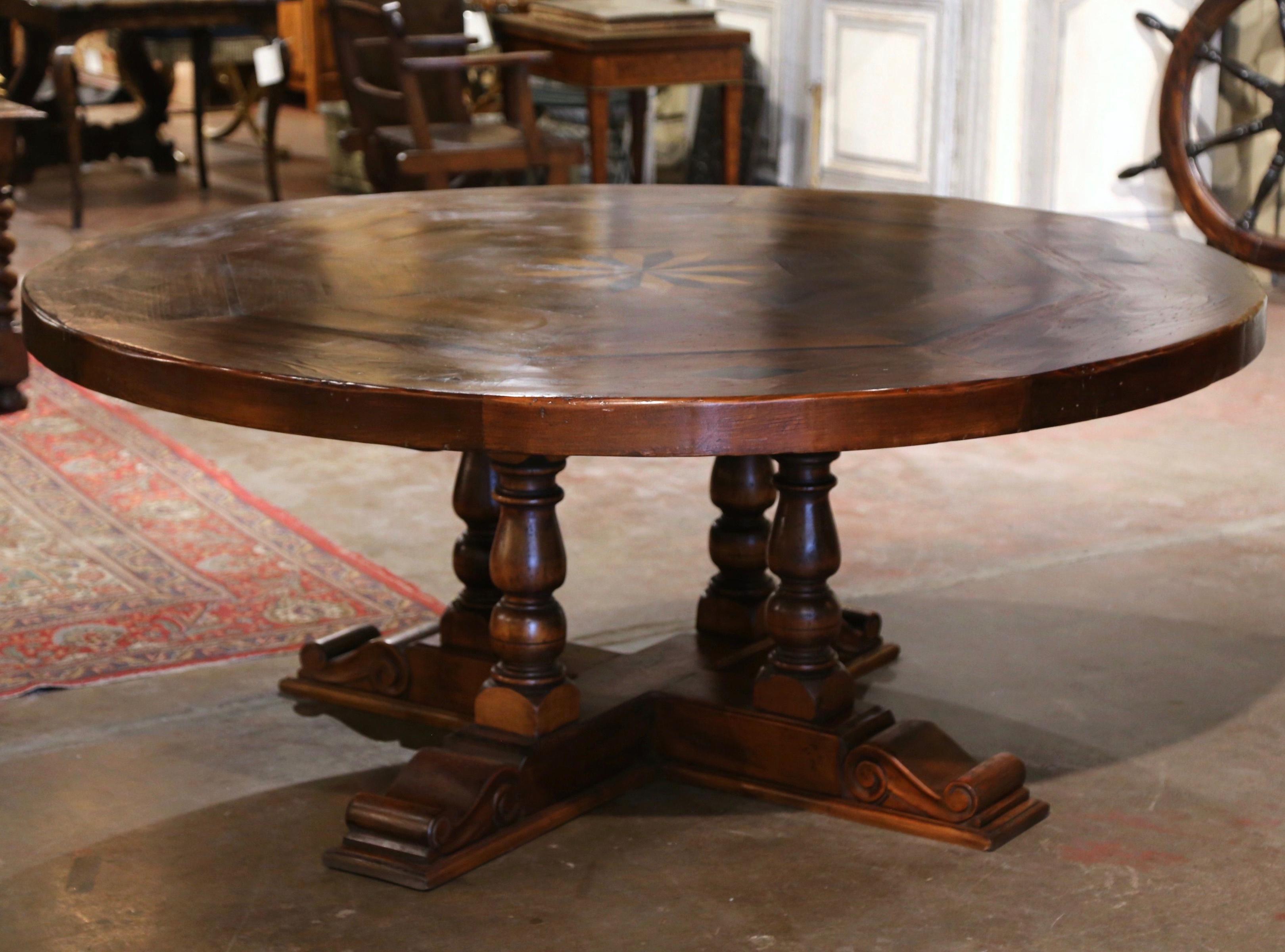 French Carved Marquetry Decor Walnut and Pine Pedestal Round Dining Table In Excellent Condition For Sale In Dallas, TX