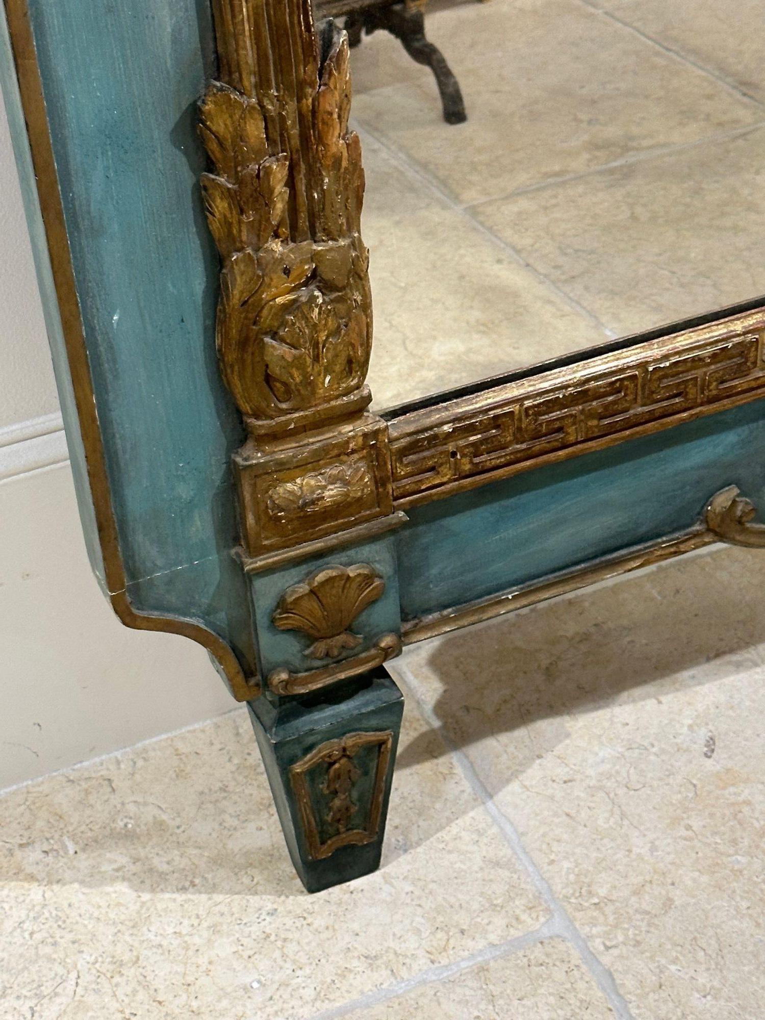Specchio francese intagliato neoclassico Trumeau in vendita 1