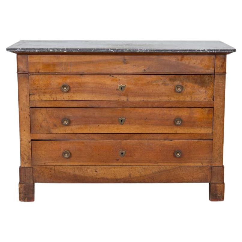 Französisch geschnitzte Eiche und Marmor Kommode im Angebot