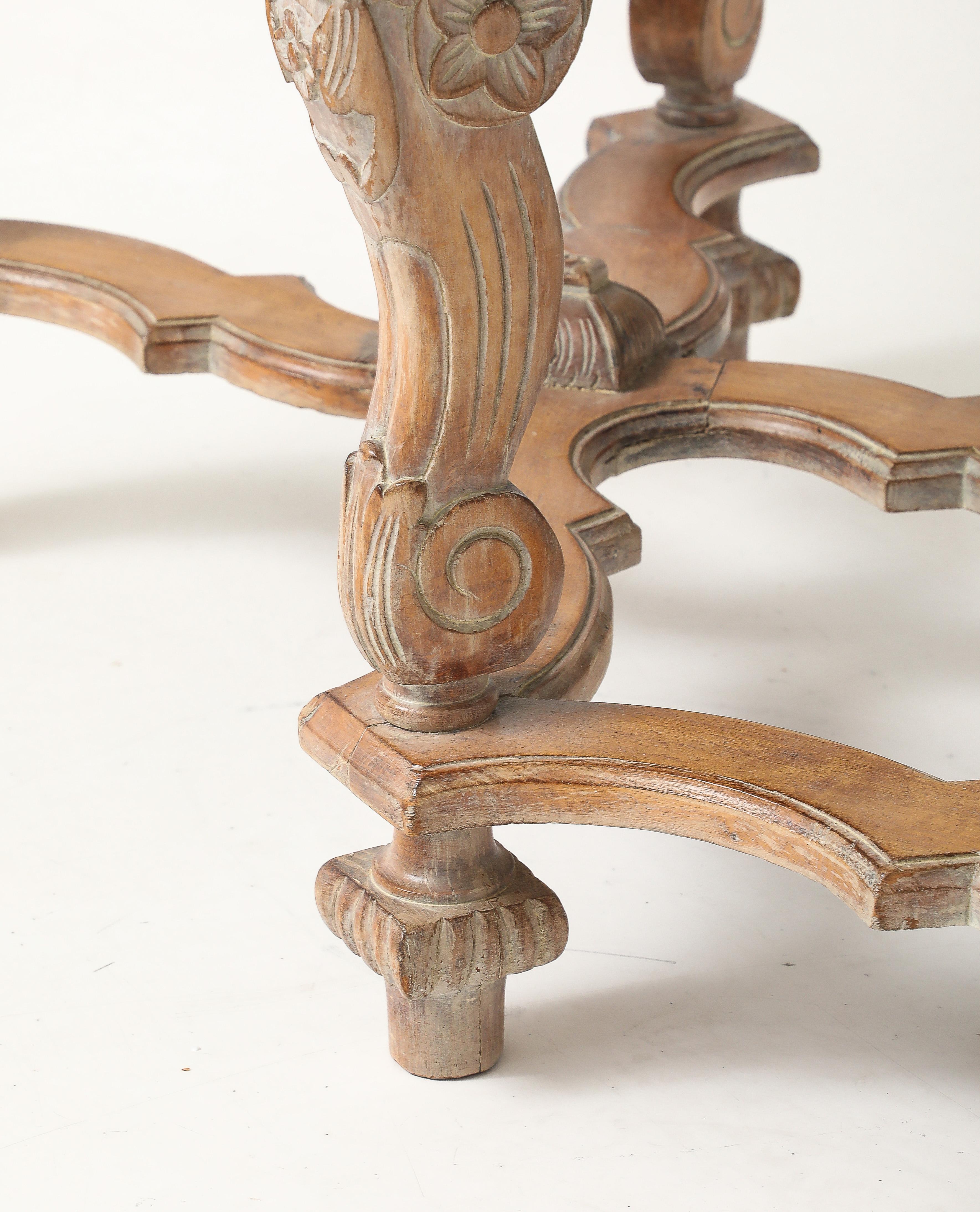 Banc en chêne sculpté français en vente 6