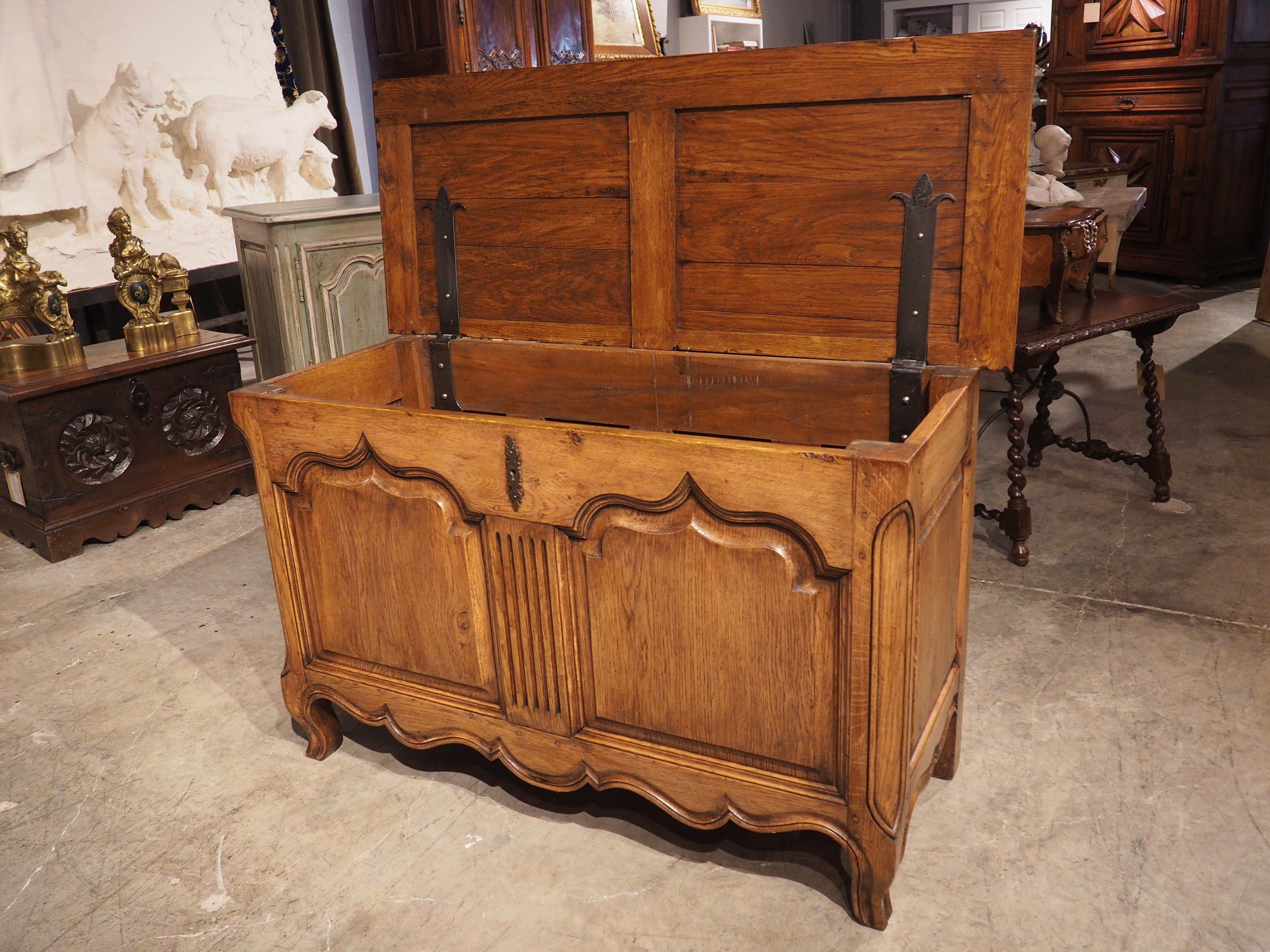 French Carved Oak Coffre Chest or Trunk with Shaped Legs, 20th Century For Sale 6