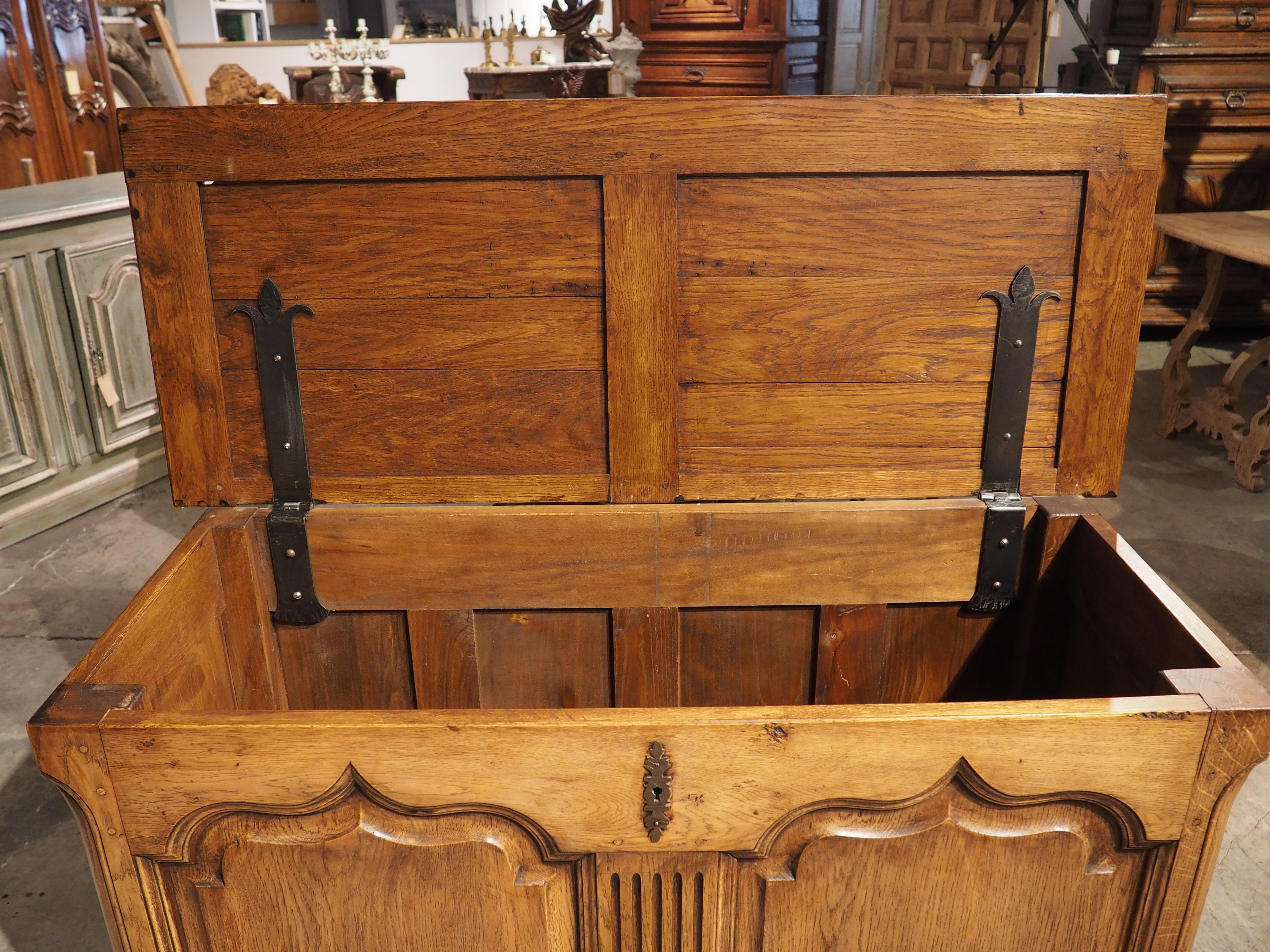 French Carved Oak Coffre Chest or Trunk with Shaped Legs, 20th Century For Sale 7