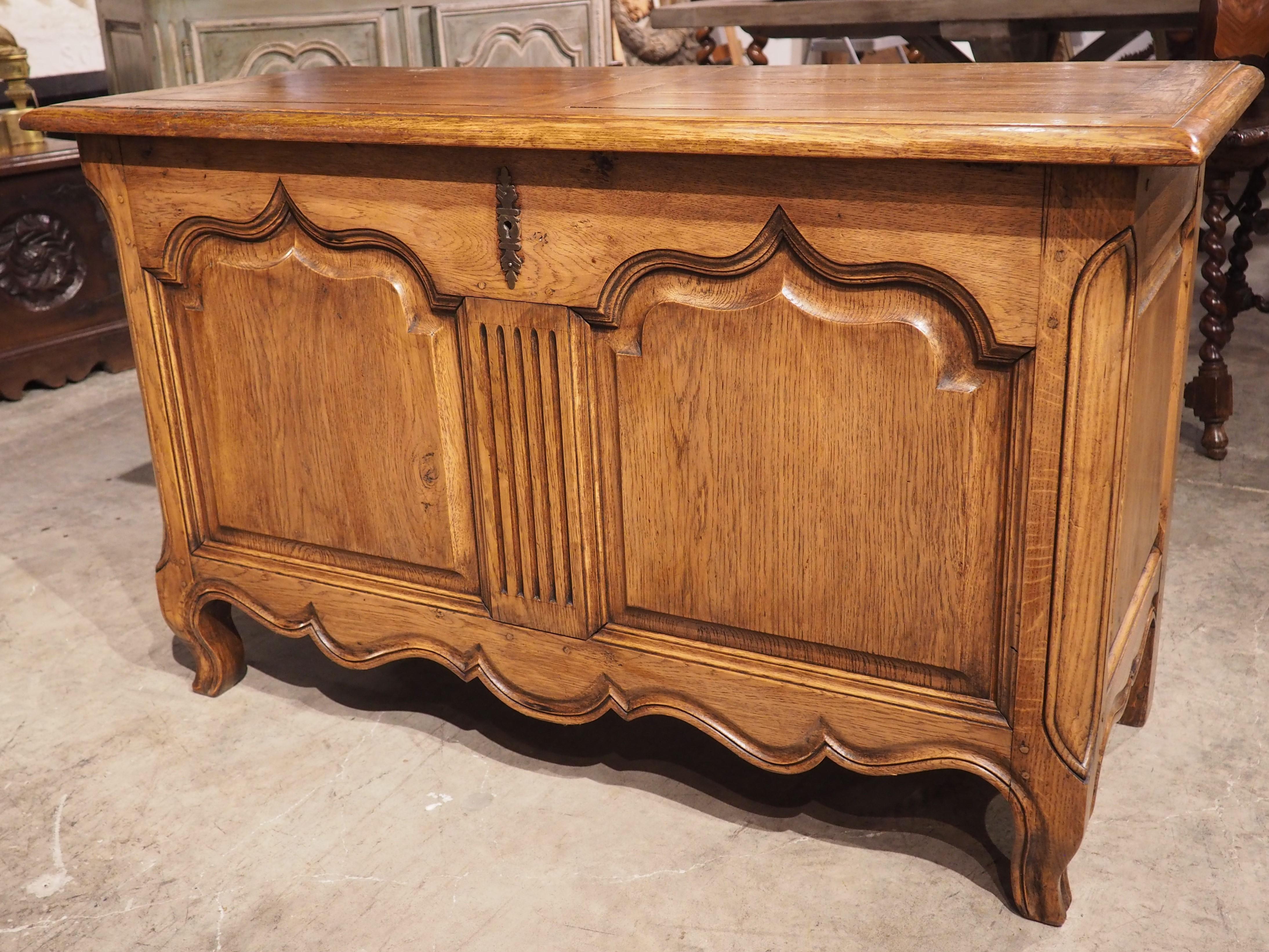 French Carved Oak Coffre Chest or Trunk with Shaped Legs, 20th Century For Sale 14