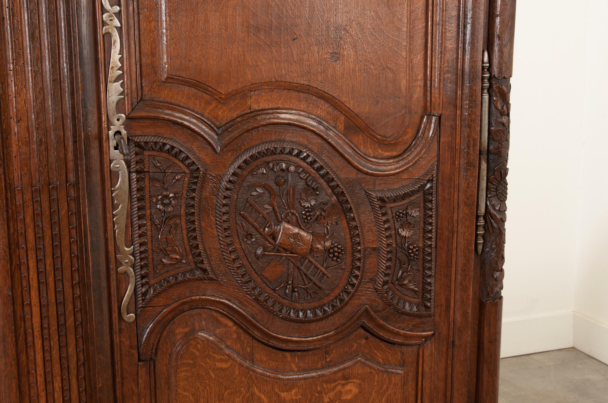 French Carved Oak Gardeners Armoire de Mariage For Sale 4