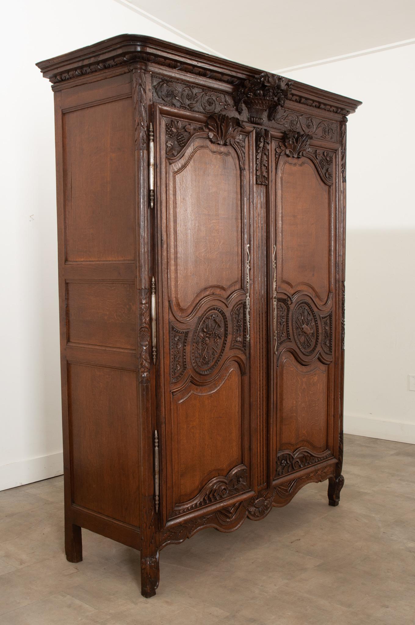 French Carved Oak Gardeners Armoire de Mariage For Sale 5