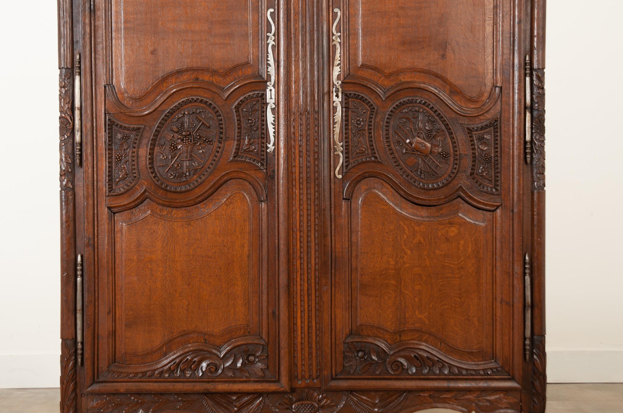 Hand-Carved French Carved Oak Gardeners Armoire de Mariage For Sale
