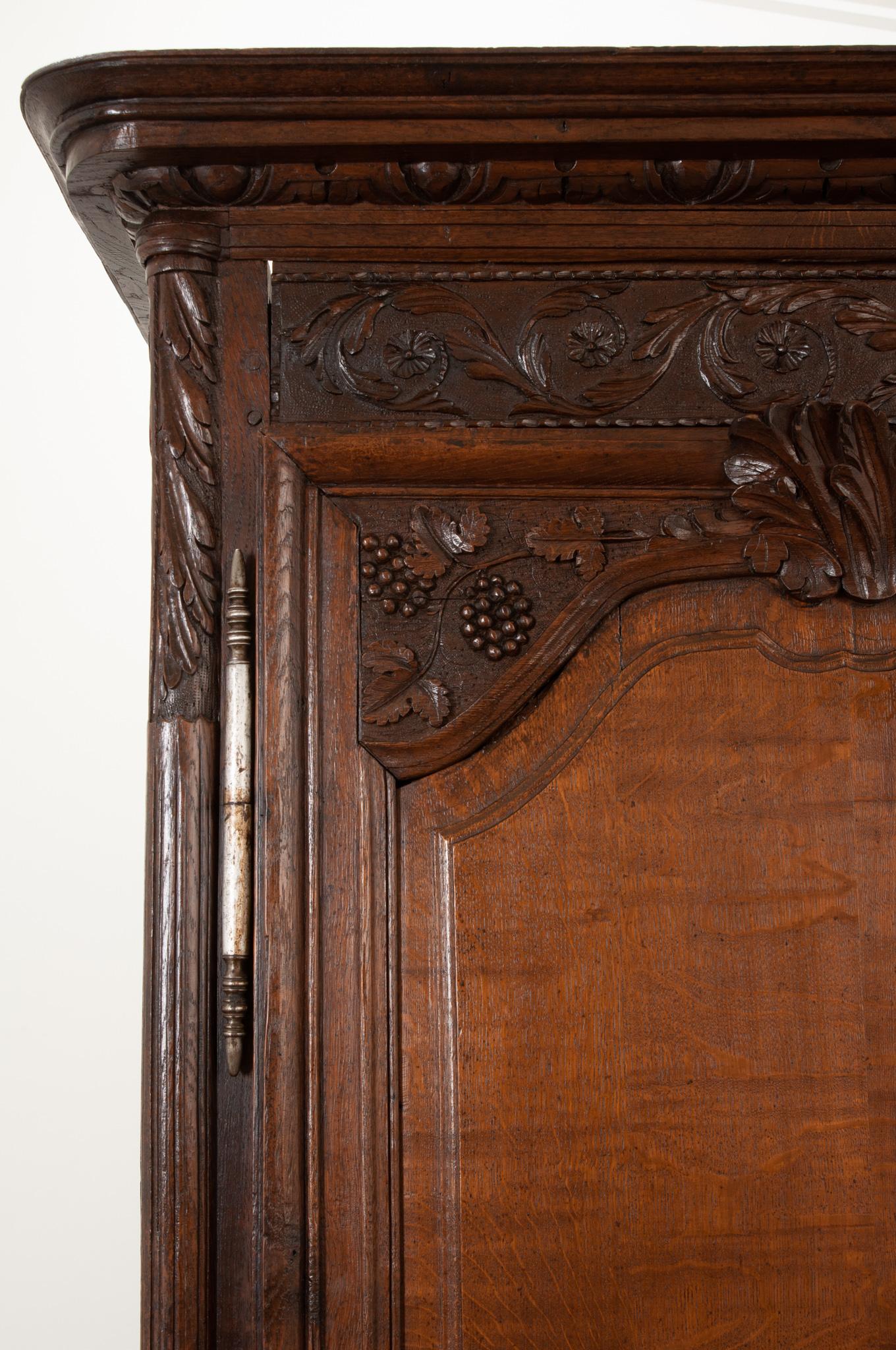 French Carved Oak Gardeners Armoire de Mariage For Sale 2