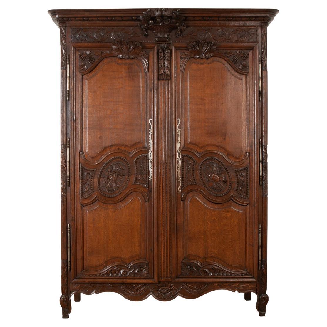 French Carved Oak Gardeners Armoire de Mariage For Sale