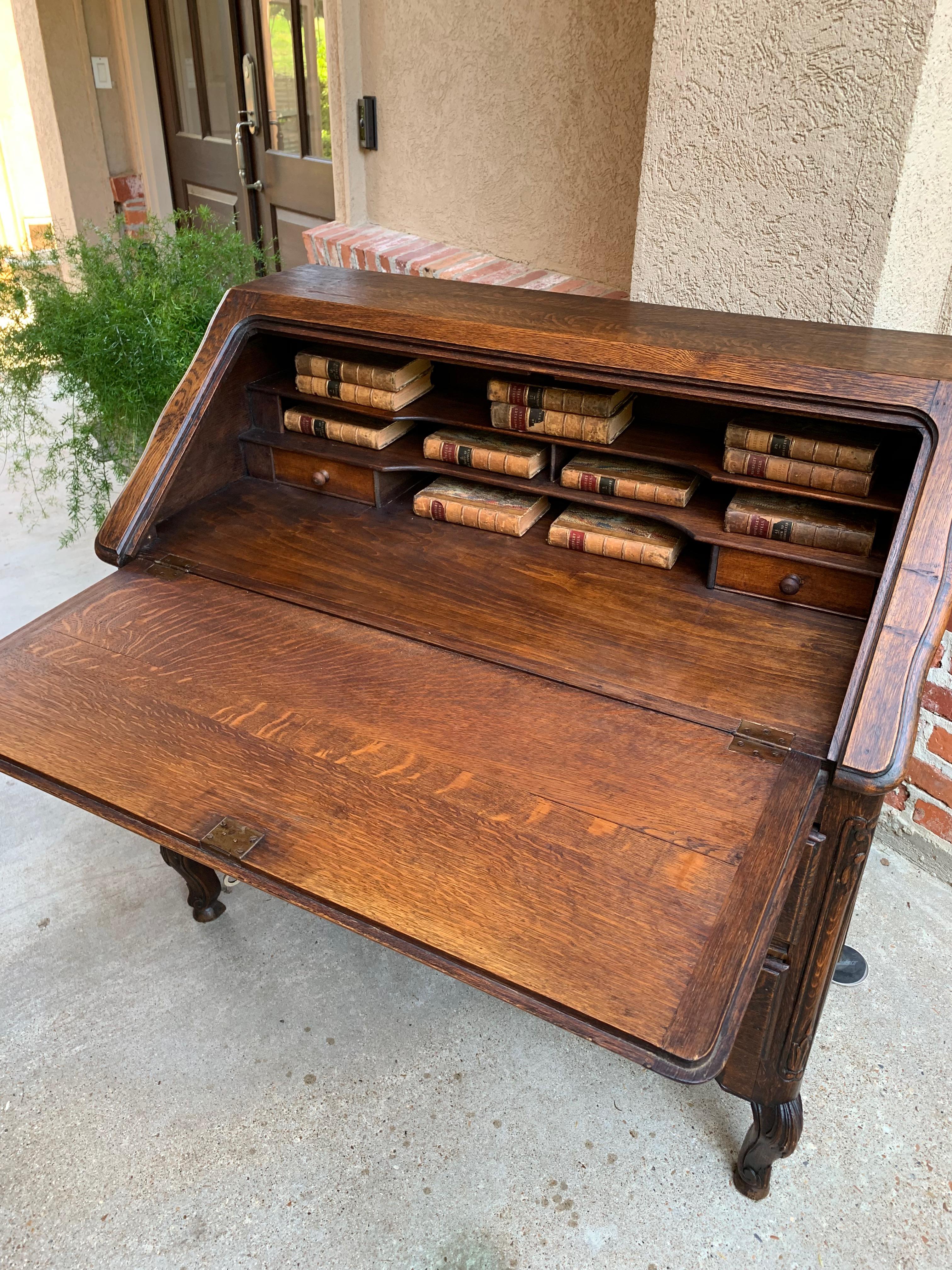 French Carved Oak Secretary Desk Bureau Drop Front Table Louis XV Style, 1920s im Zustand „Gut“ in Shreveport, LA