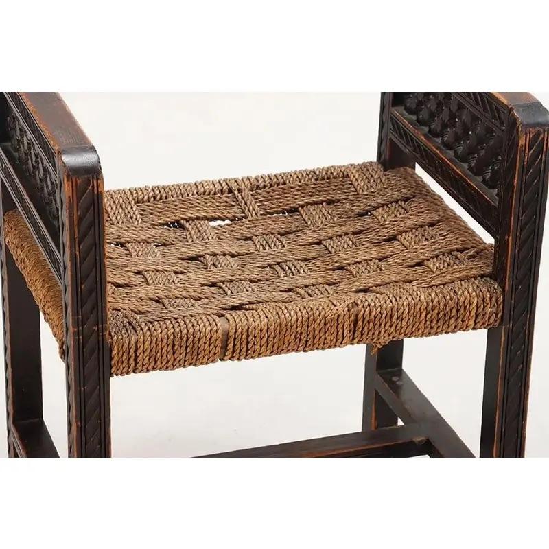 Französisch geschnitzt Eiche Hocker mit Cord Sitz CIRCA 1947 im Zustand „Relativ gut“ im Angebot in Duxbury, MA