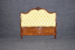 Lit à baldaquin français sculpté de style Louis XV