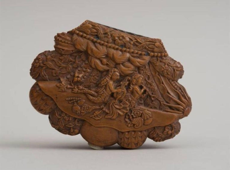 Rococo Revival French Carved Snuff Box, Mid-19th Century For Sale