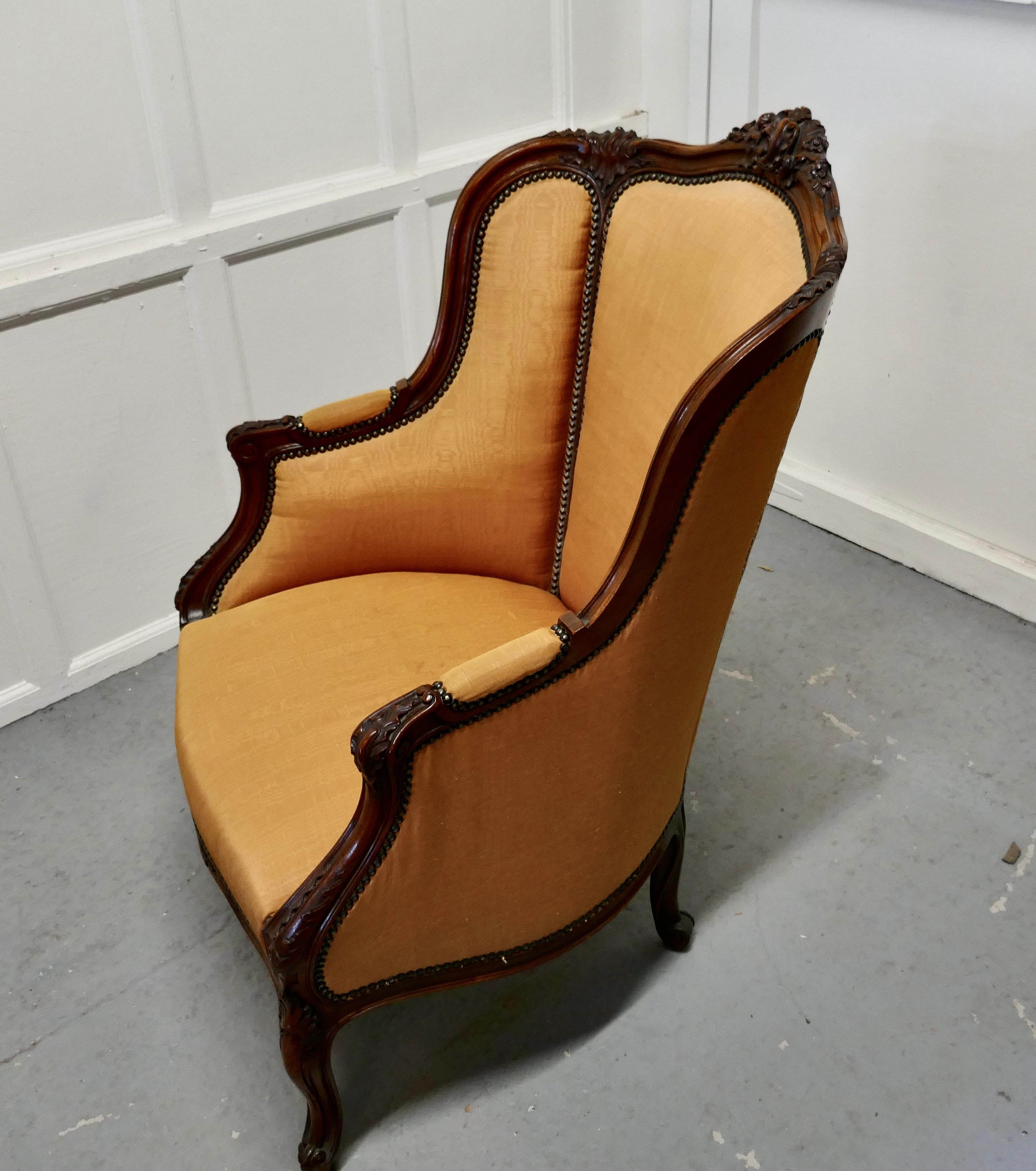 French Carved Walnut and Salon Chair, Upholstered in Silk For Sale 4
