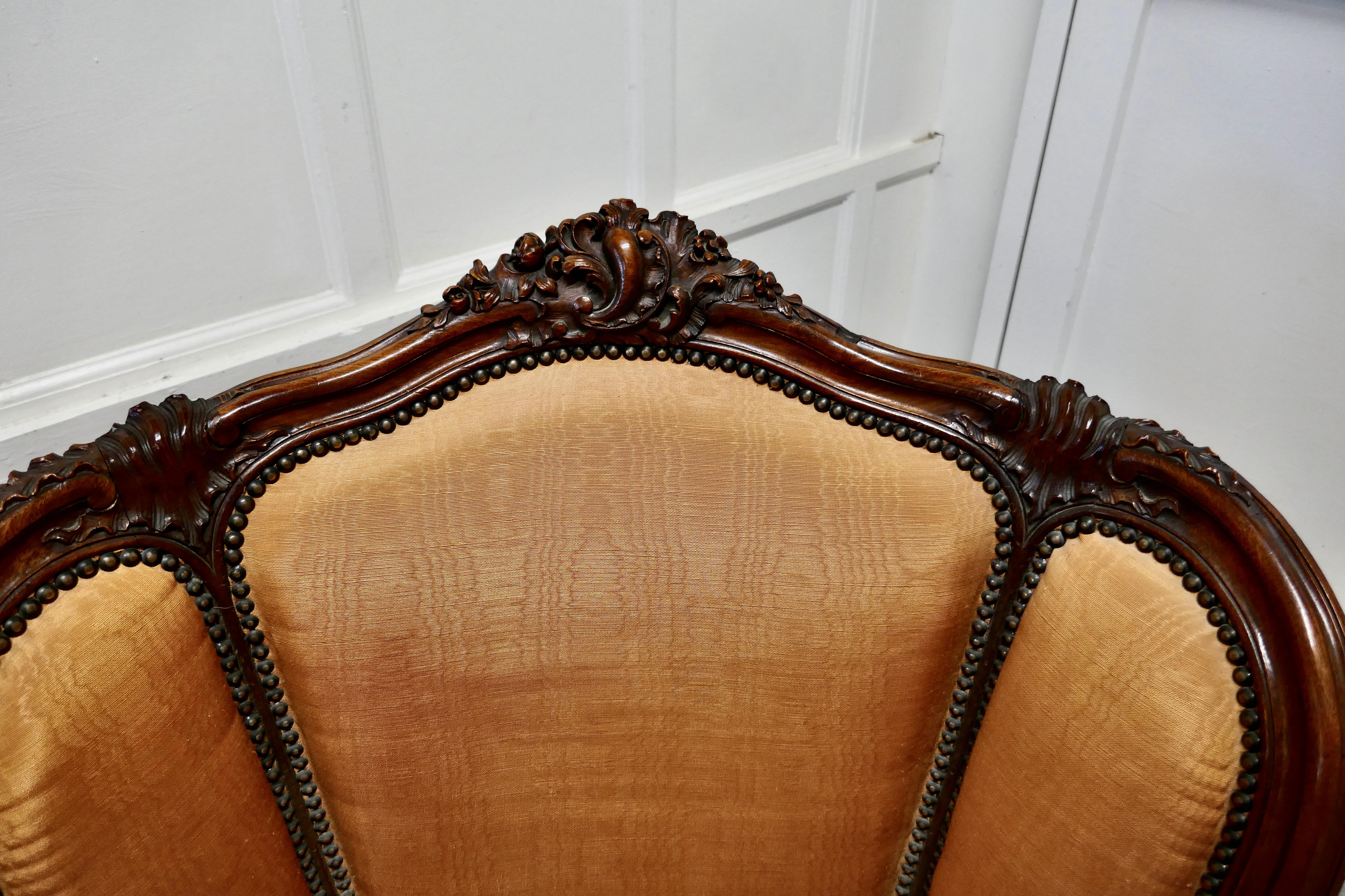 French Carved Walnut and Salon Chair, Upholstered in Silk In Good Condition For Sale In Chillerton, Isle of Wight