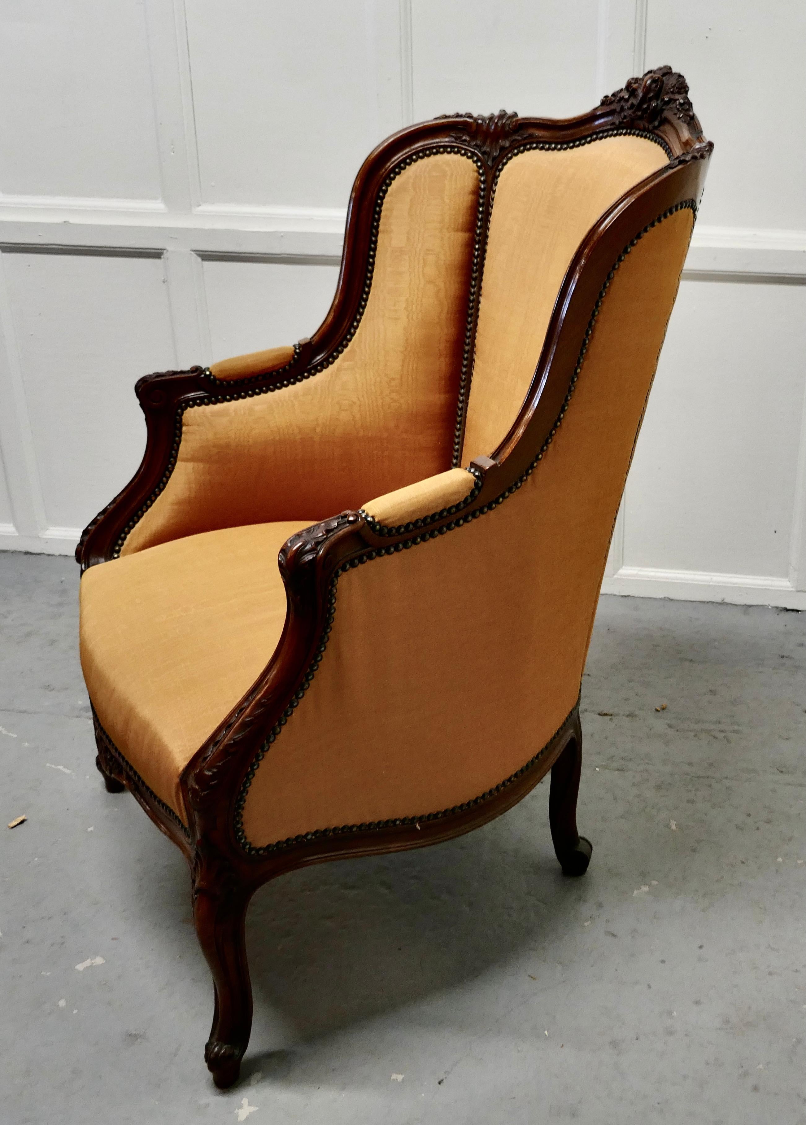 French Carved Walnut and Salon Chair, Upholstered in Silk For Sale 1